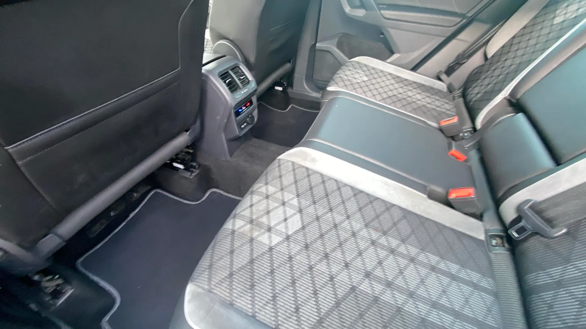 Volkswagen Tiguan R-Line 1.4 TSI eHybrid DSG - foto 27