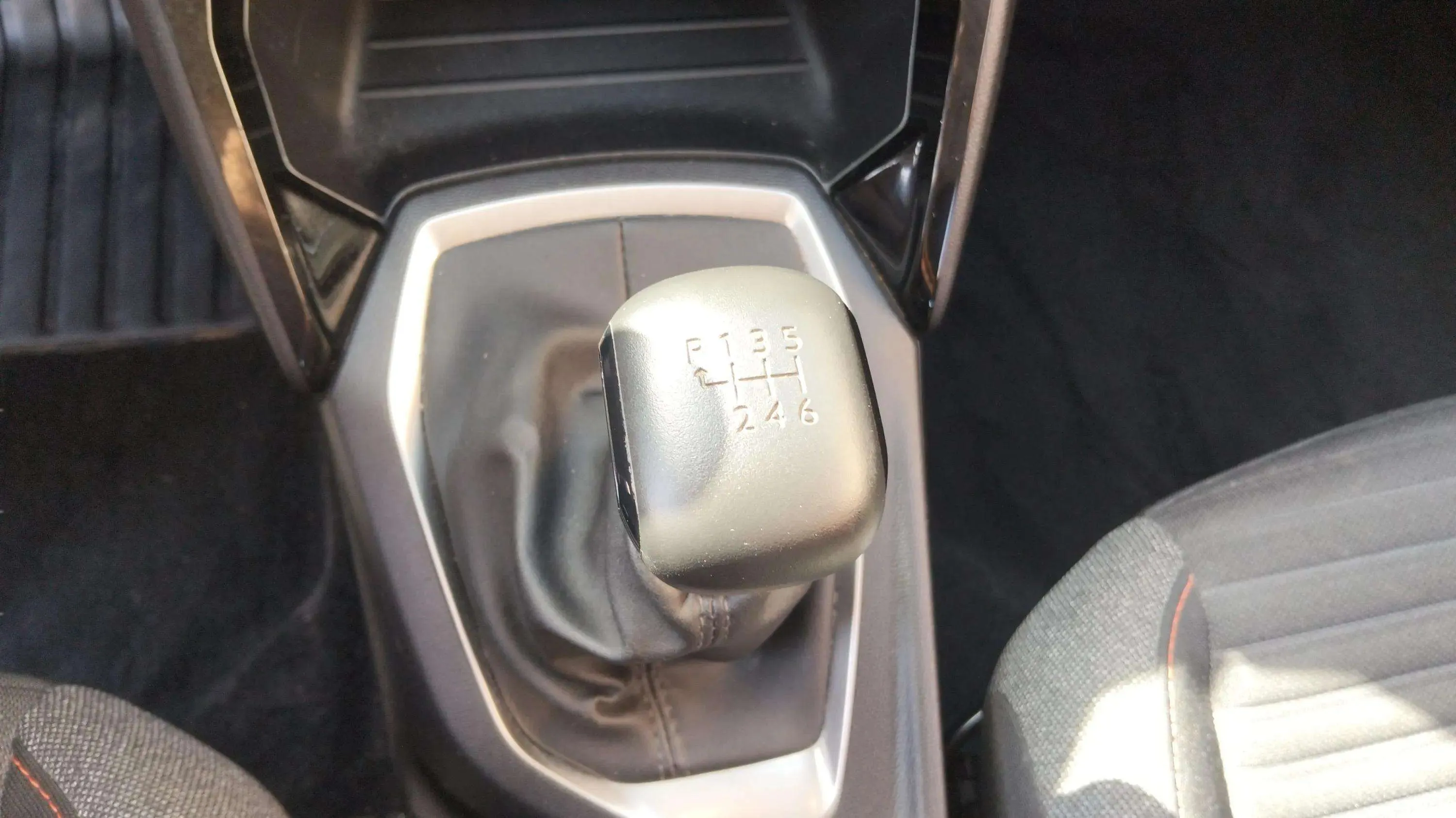Peugeot 2008 Active BlueHDi - foto 15