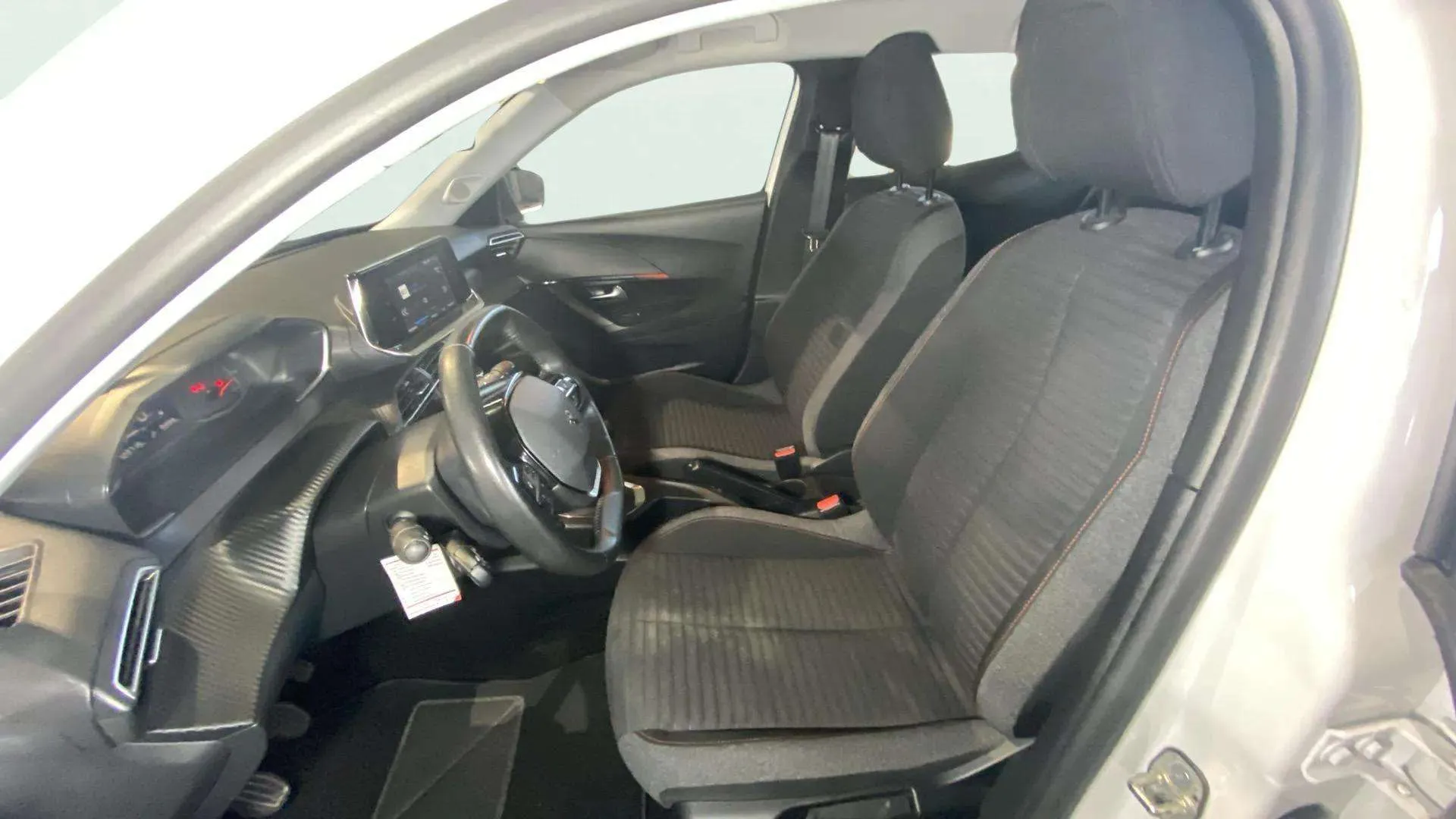Peugeot 2008 Active Pack PureTech 100 BVM6 - foto 14