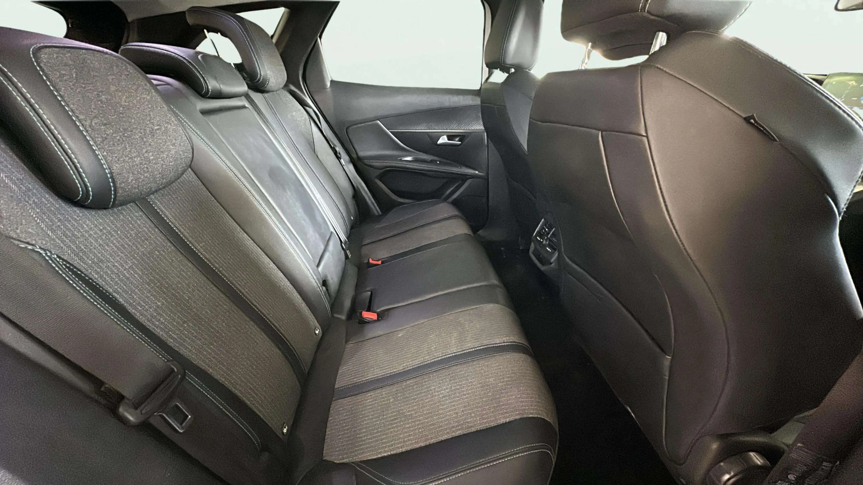Peugeot 3008 1.2 PureTech Allure EAT8 - foto 22