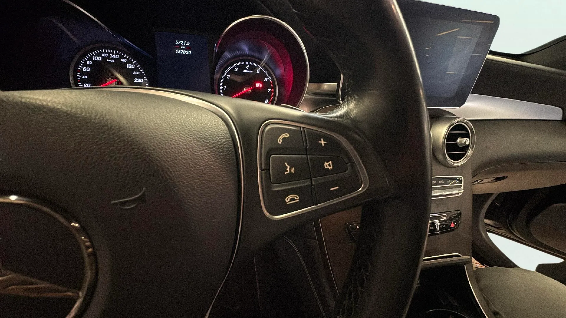 Mercedes-Benz GLC 250 4MATIC - foto 23