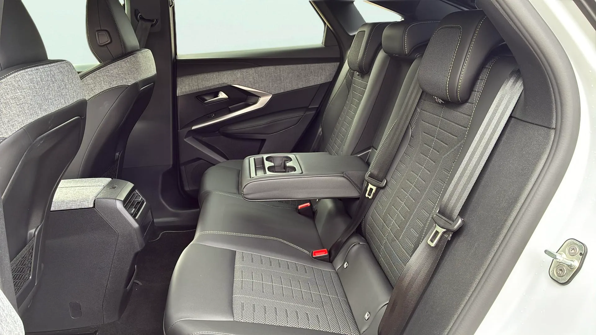Peugeot 3008 1.2 GT eDCS6 - foto 28