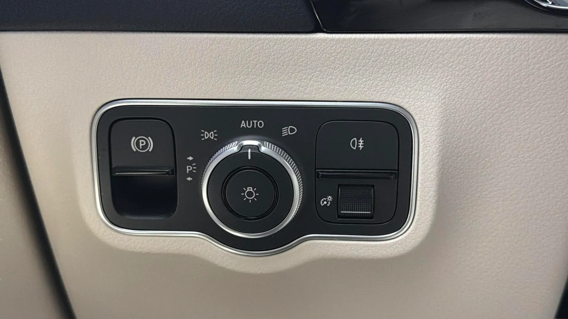 Mercedes-Benz GLA 200 D - foto 20