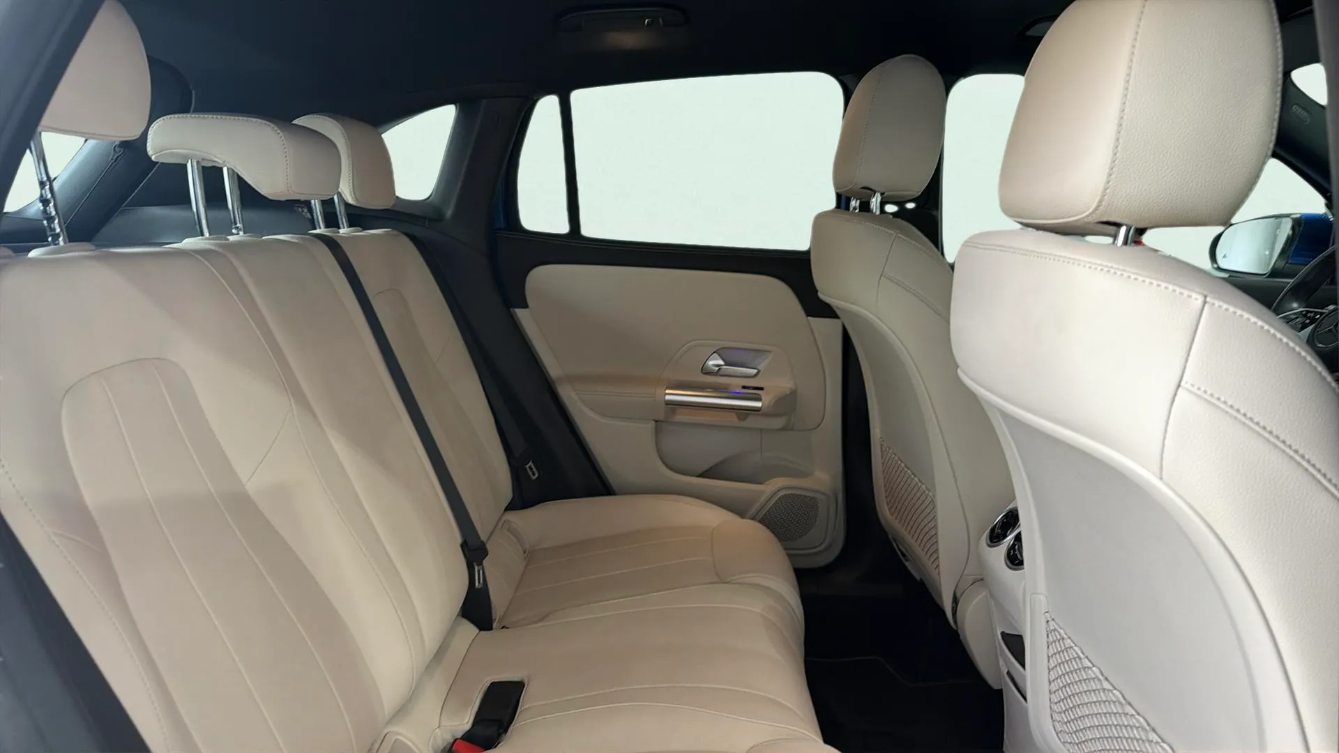 Mercedes-Benz GLA 200 D - foto 12