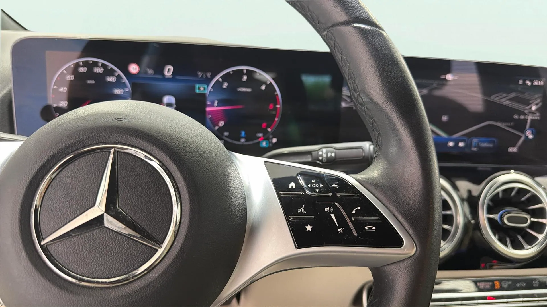 Mercedes-Benz GLA 200 D - foto 13
