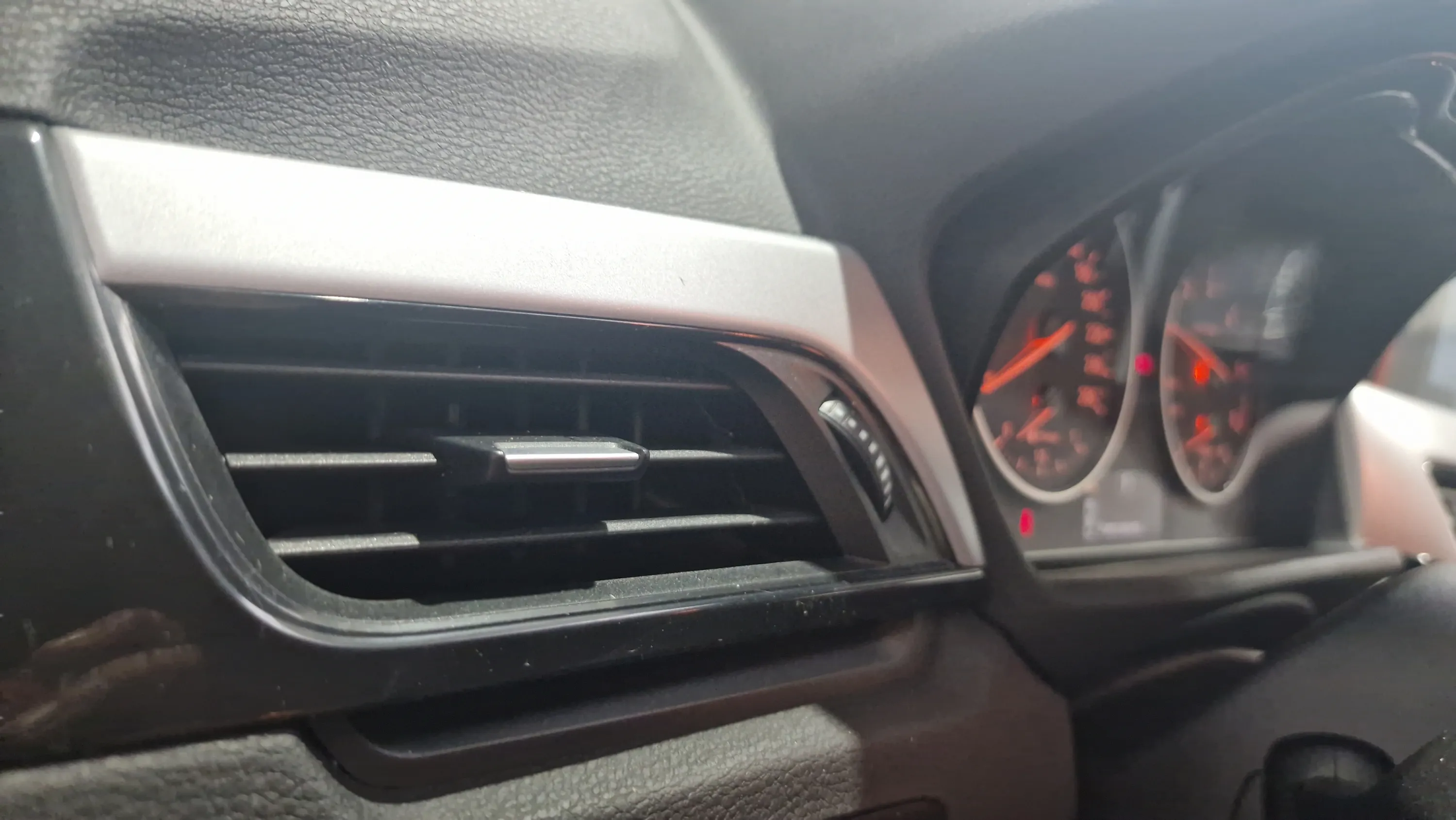 BMW X1 sDrive18d - foto 32