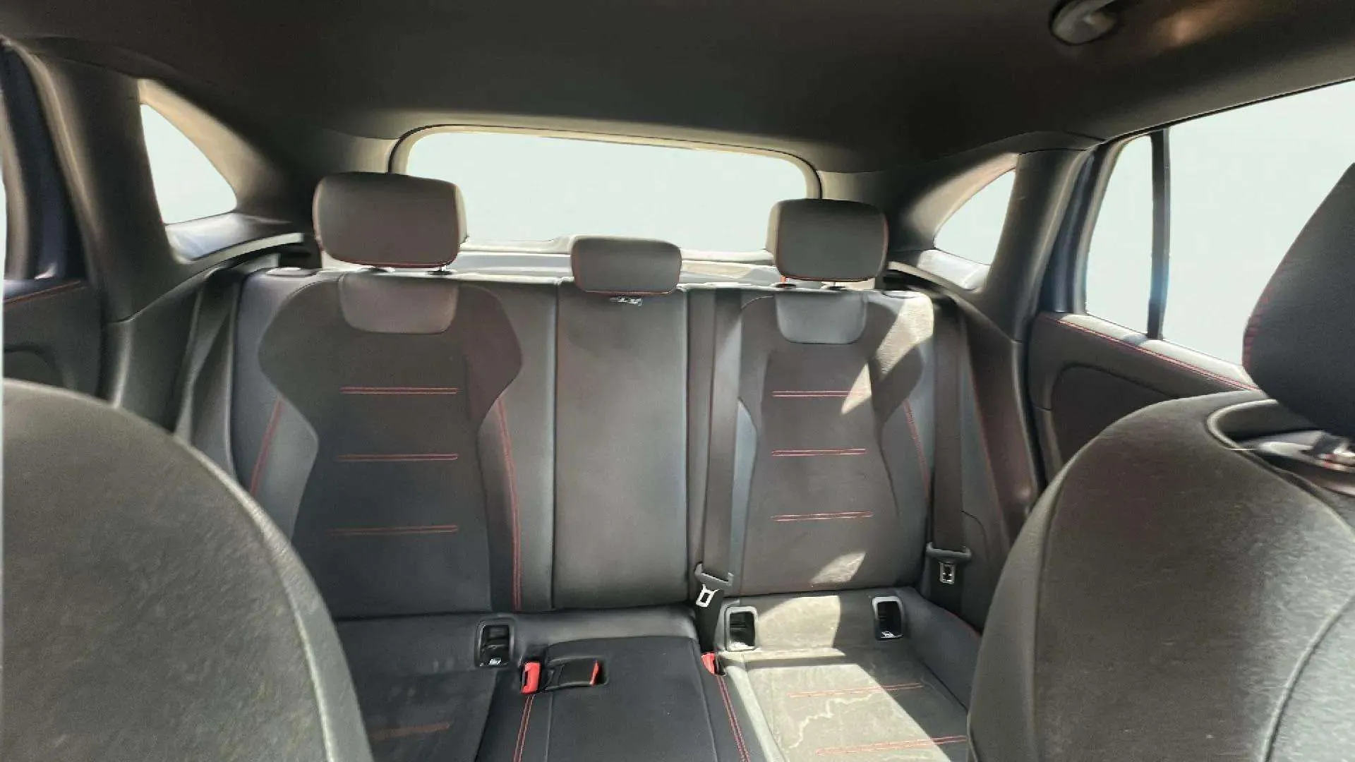 Mercedes-Benz GLA 200 D - foto 16