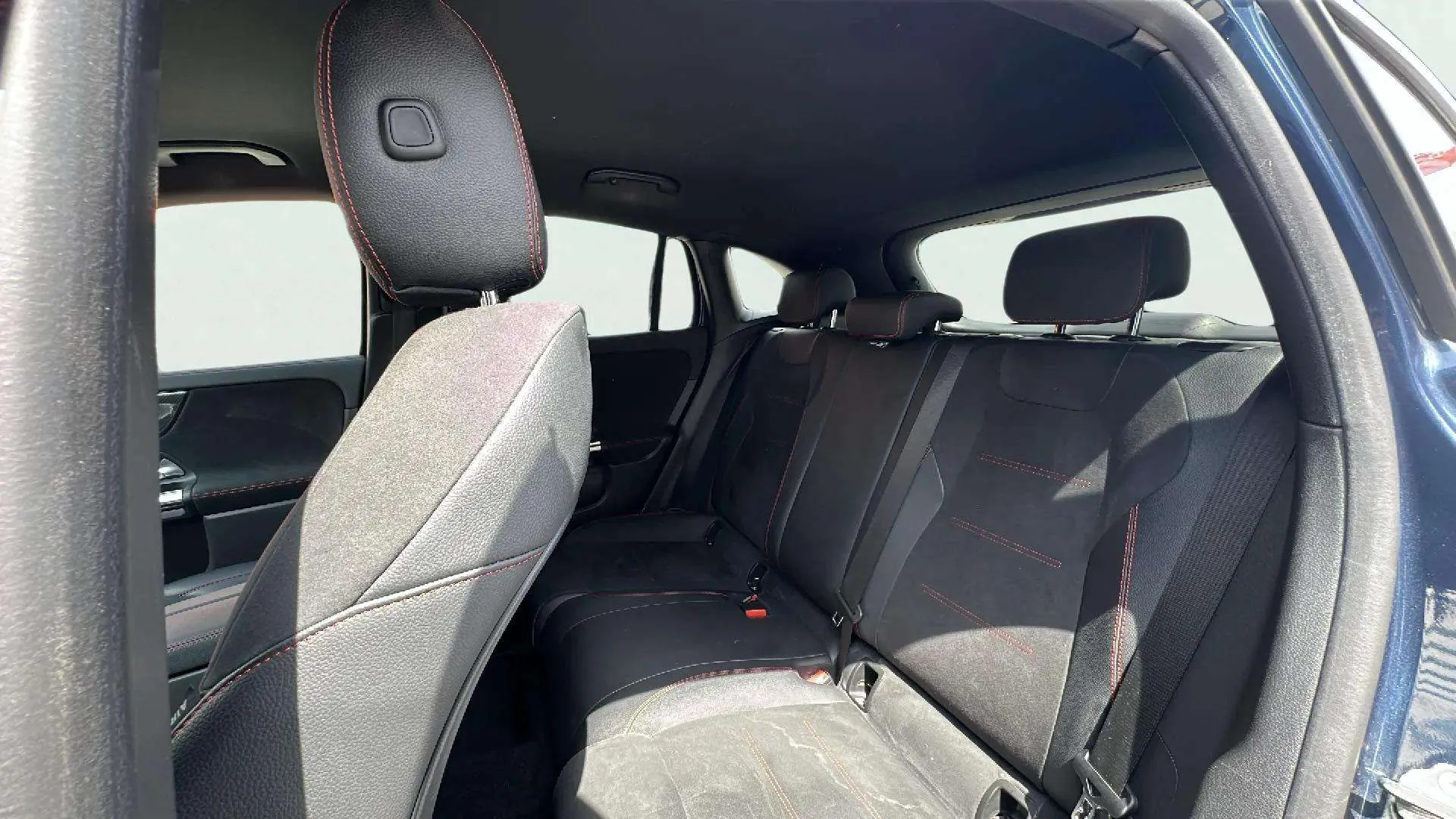 Mercedes-Benz GLA 200 D - foto 15