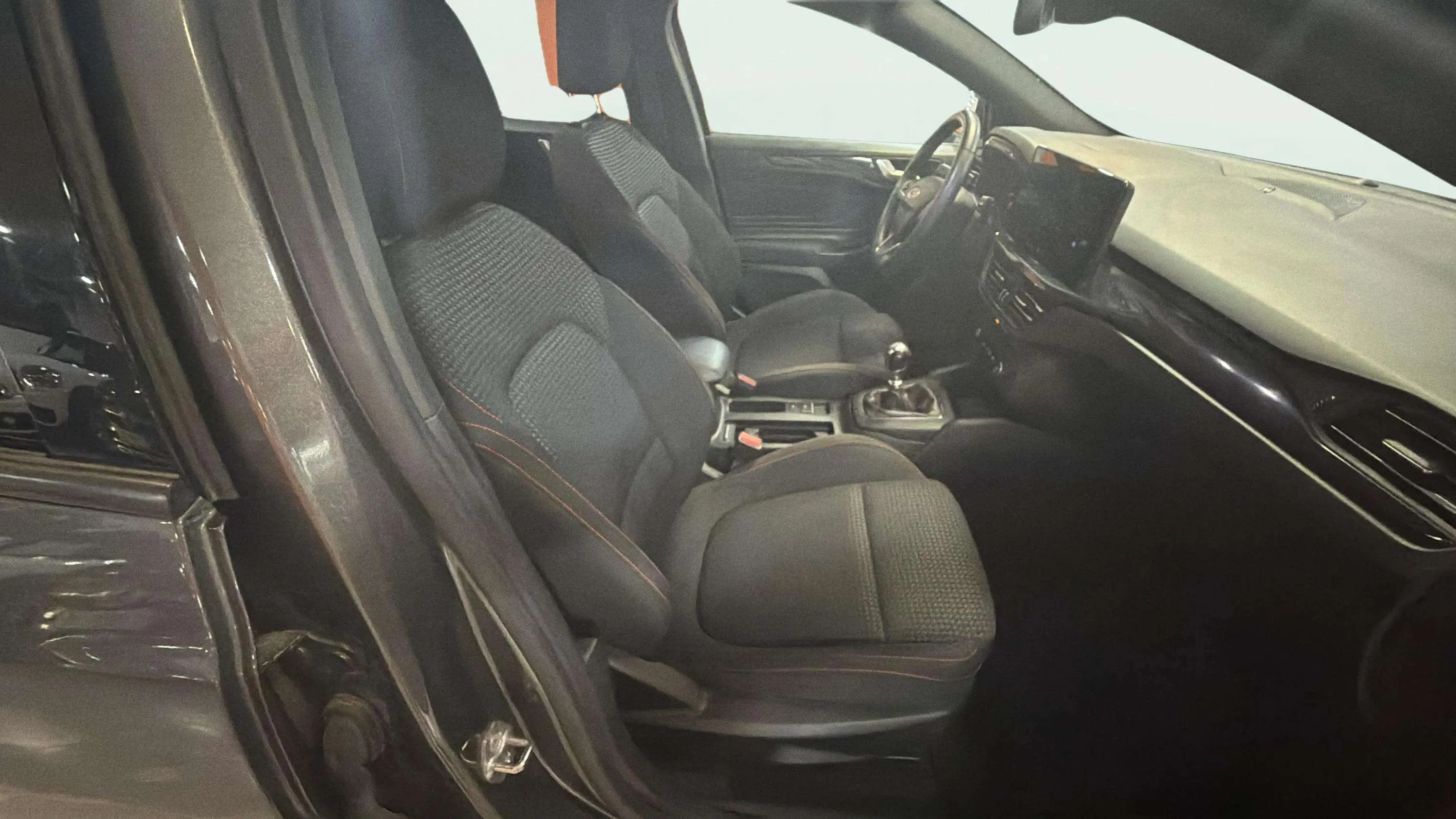 Ford Focus 1.0 EcoBoost MHEV ST-Line - foto 11