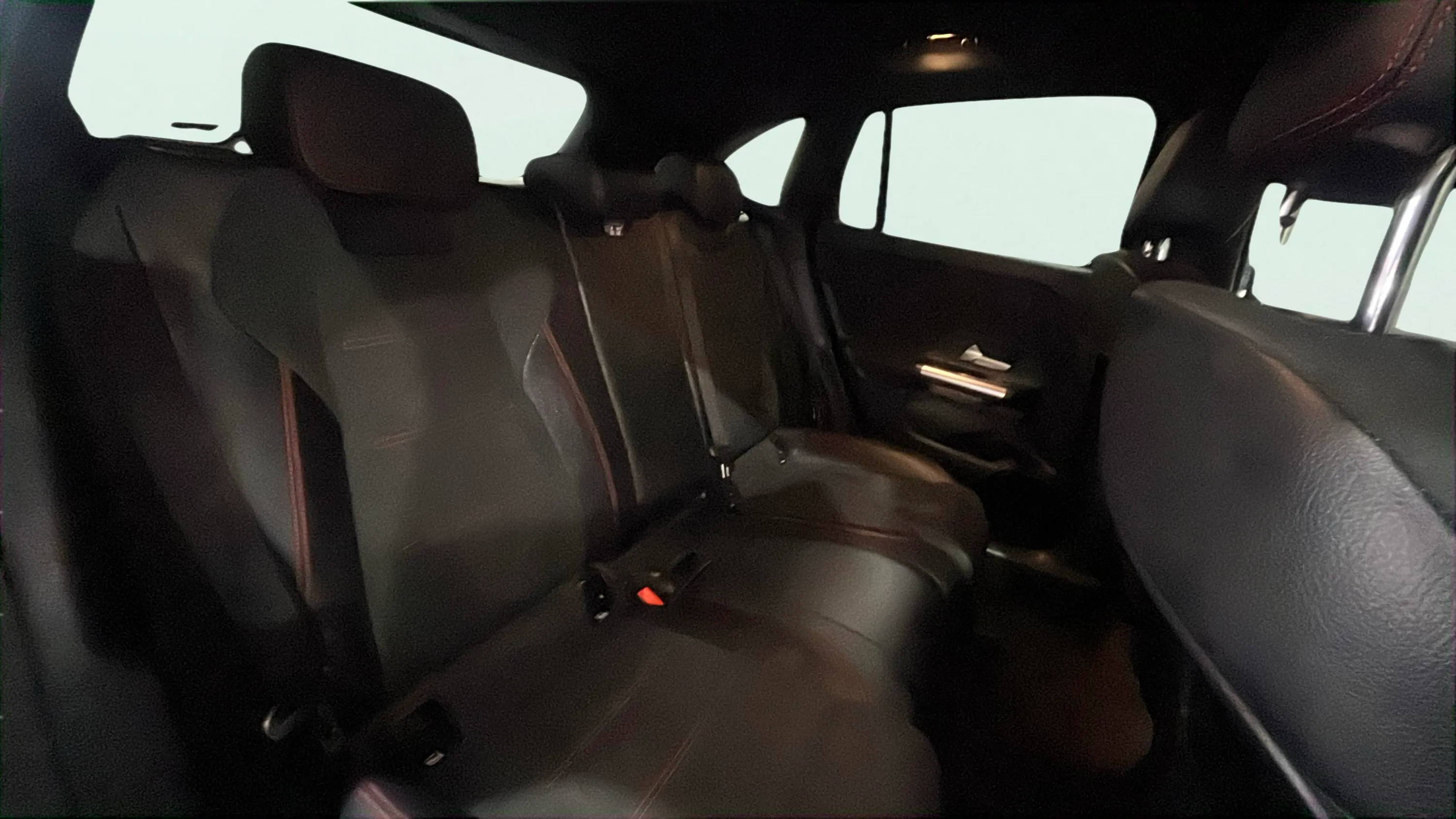 Mercedes-Benz GLA 200 D - foto 18