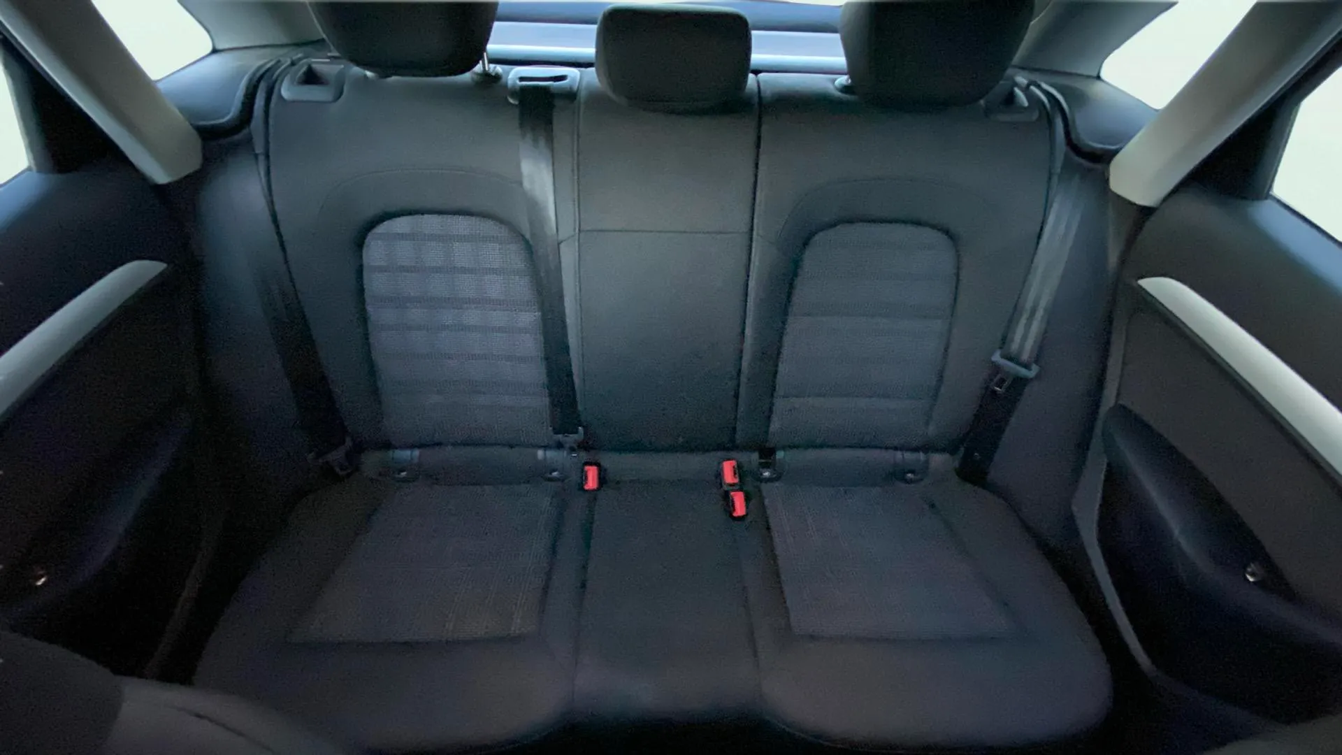 Audi Q3 2.0 TDI - foto 16