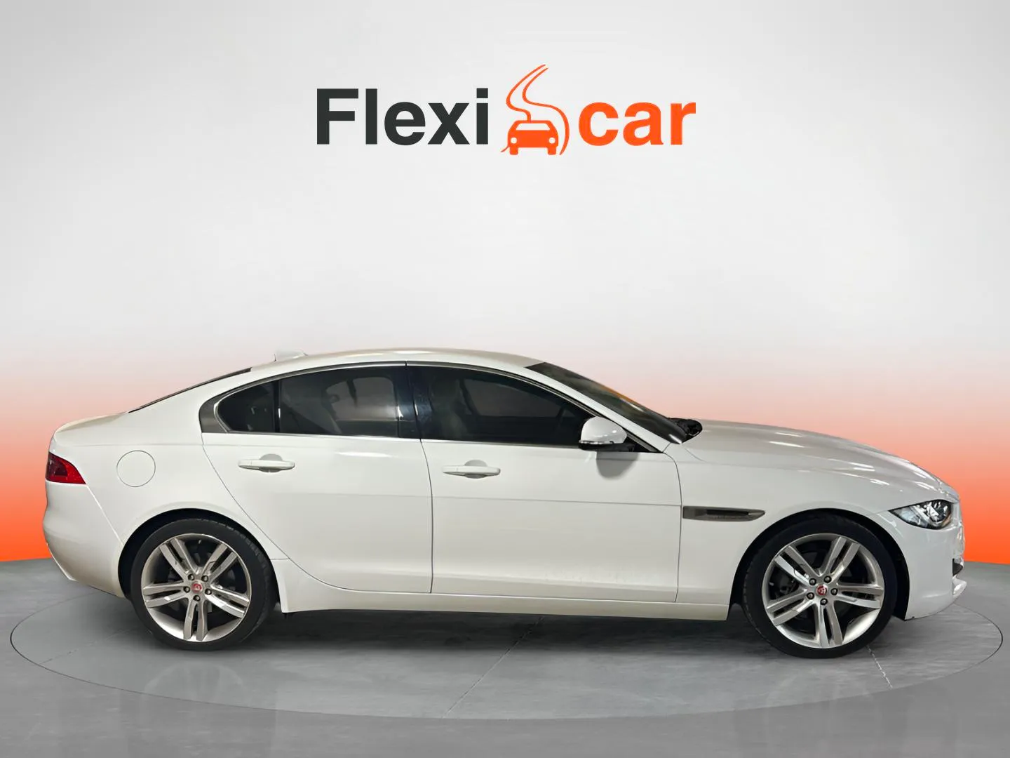 Jaguar XE 2.0 AJ200D Diesel AWD XE Pure - foto 3