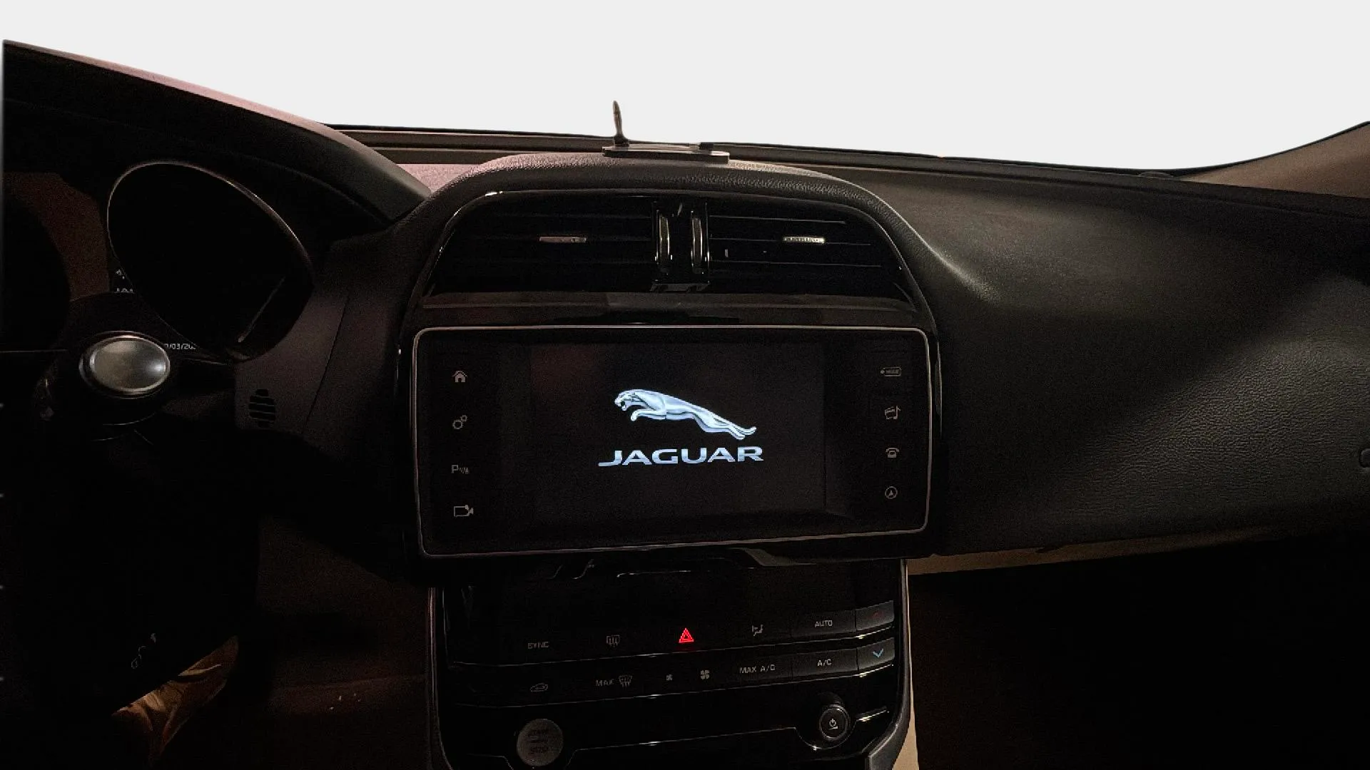 Jaguar XE 2.0 AJ200D Diesel AWD XE Pure - foto 6