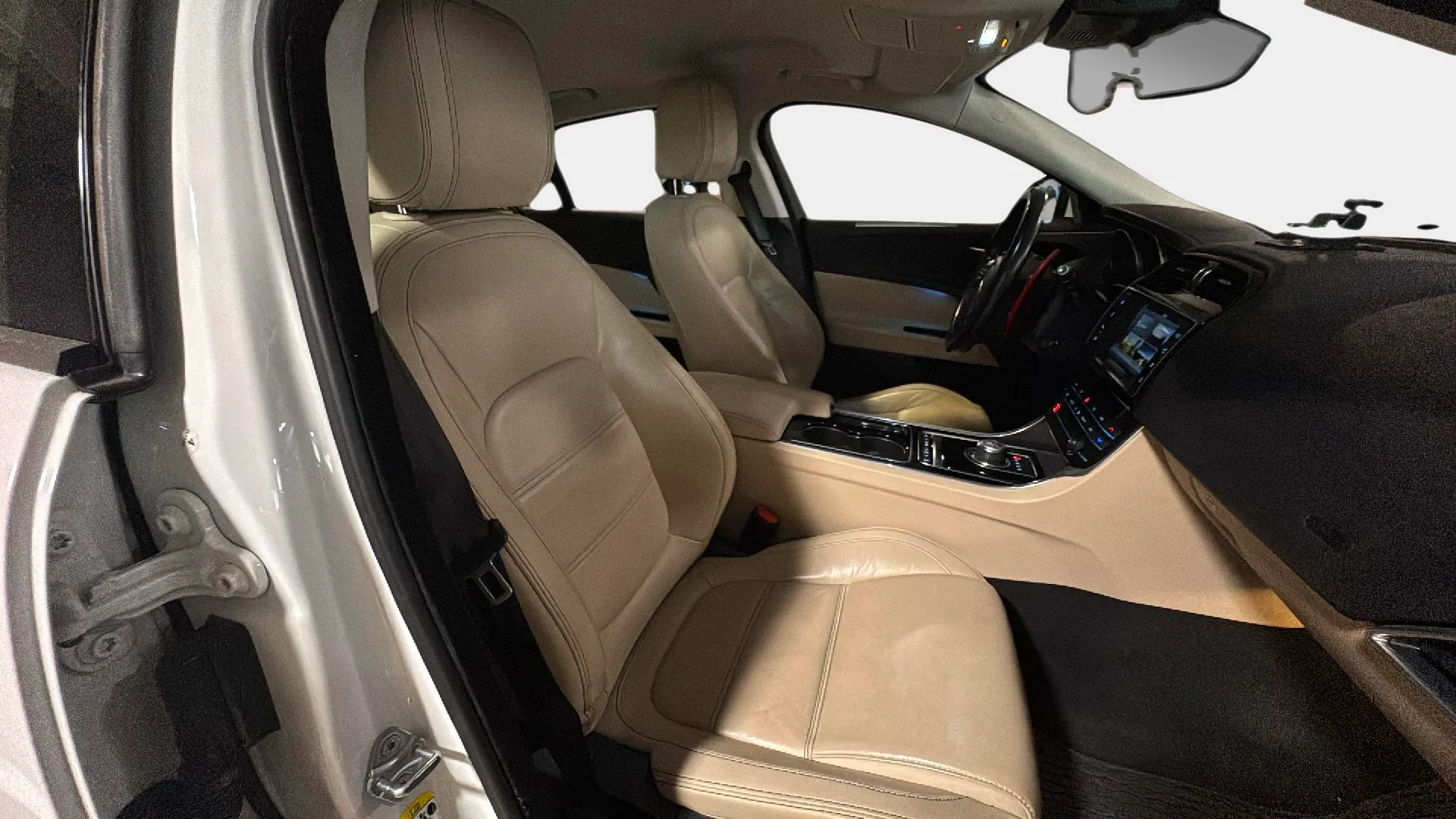 Jaguar XE 2.0 AJ200D Diesel AWD XE Pure - foto 9