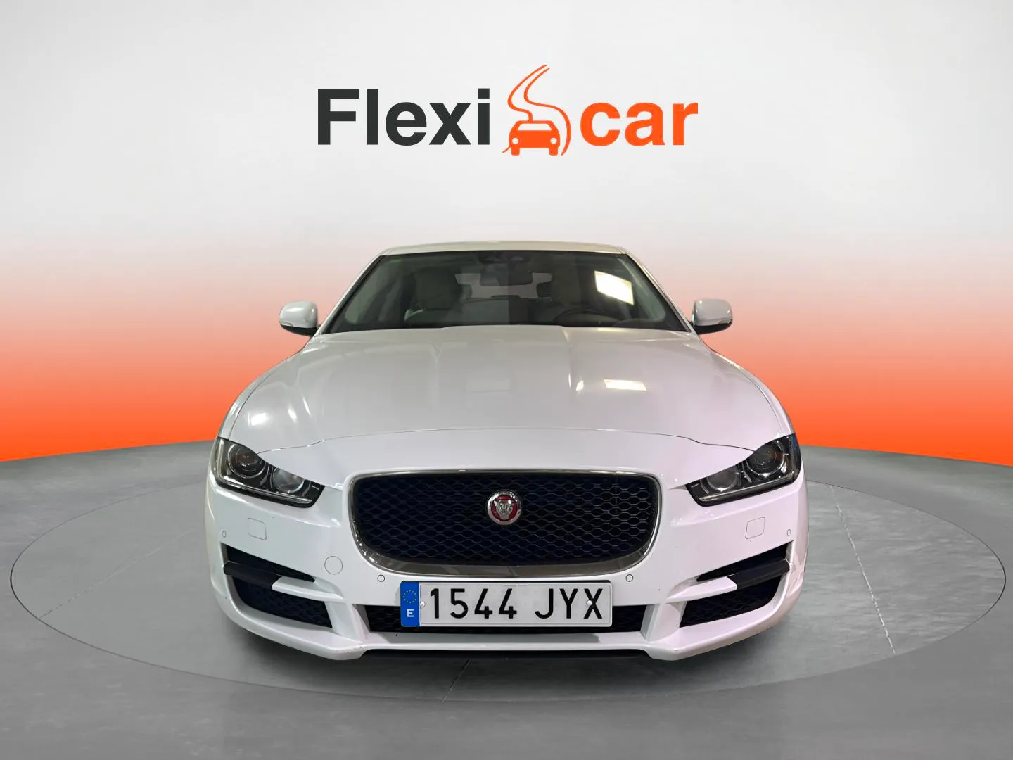 Jaguar XE 2.0 AJ200D Diesel AWD XE Pure - foto 2
