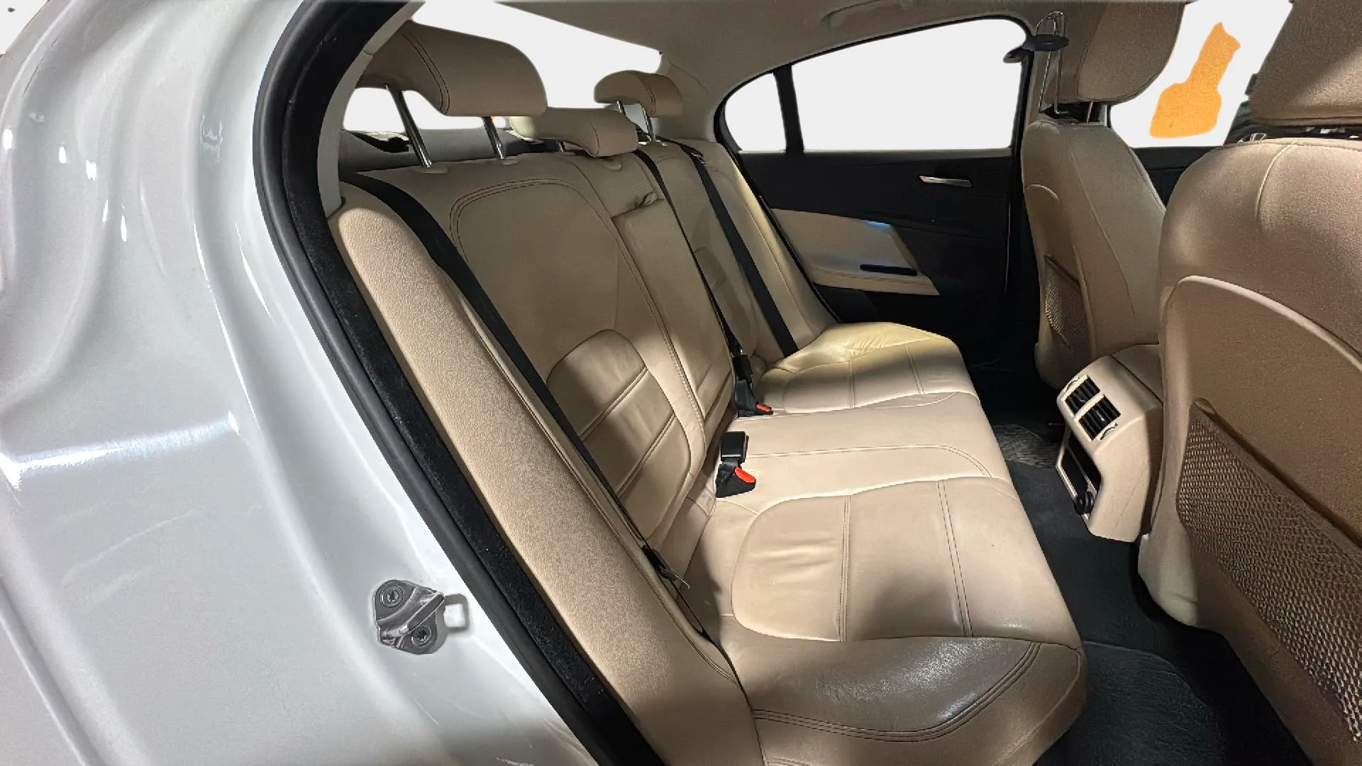 Jaguar XE 2.0 AJ200D Diesel AWD XE Pure - foto 10