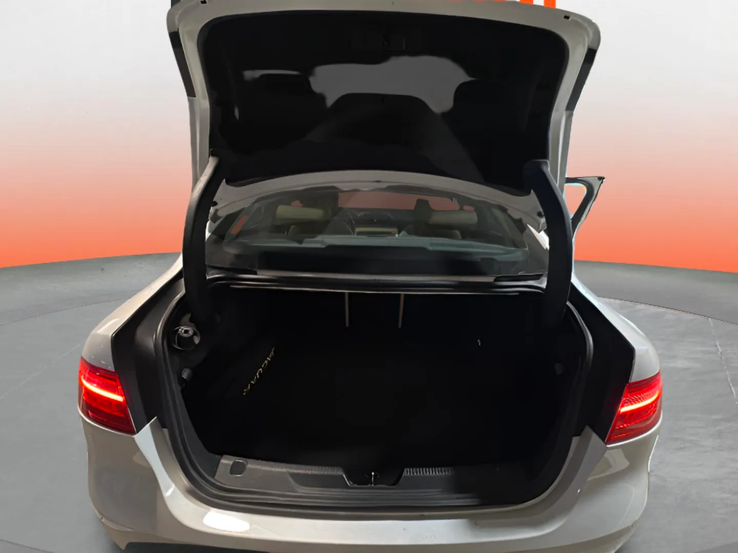 Jaguar XE 2.0 AJ200D Diesel AWD XE Pure - foto 12