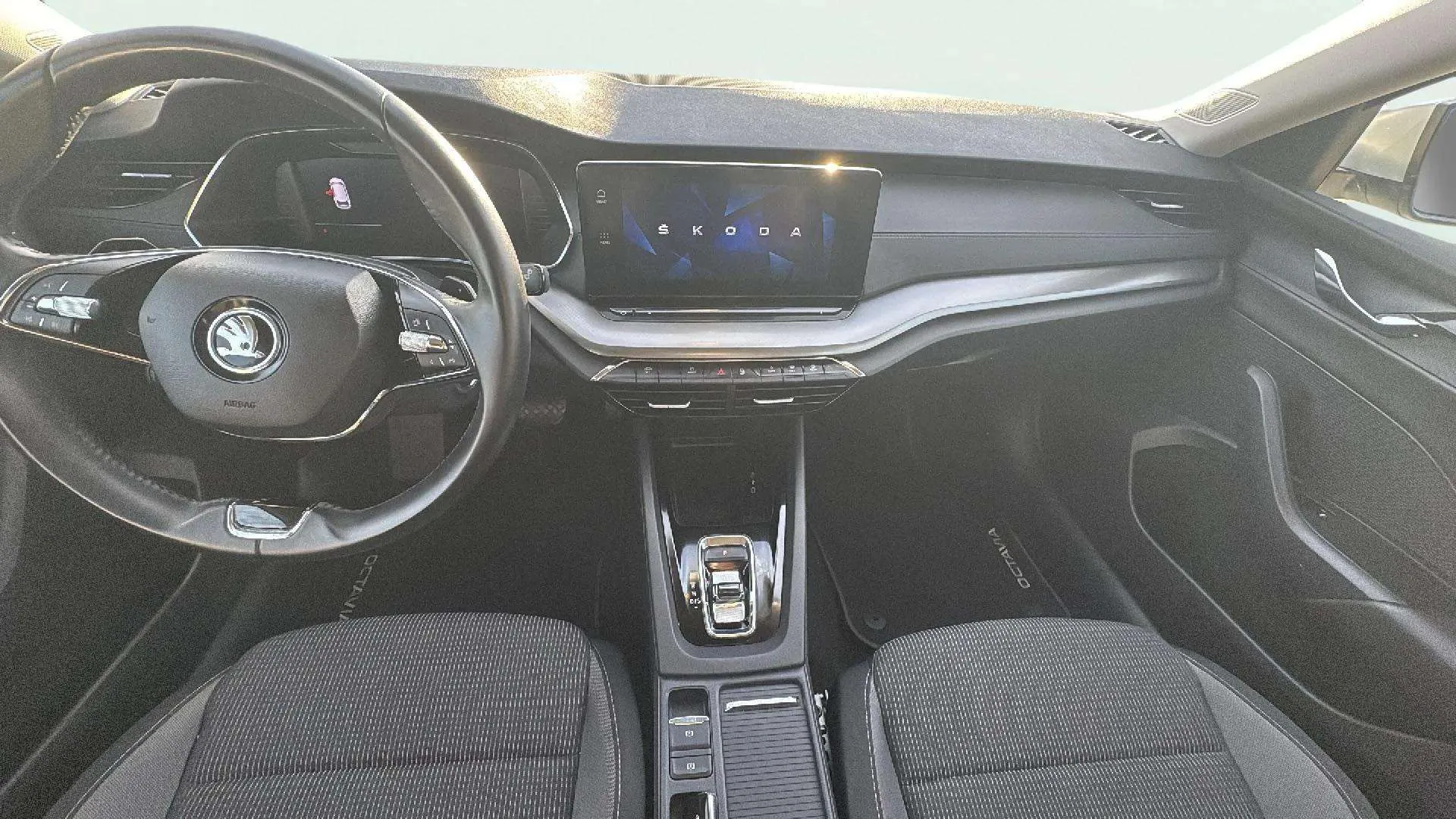 Škoda Octavia Combi 2.0 TDI DSG Ambition - foto 14