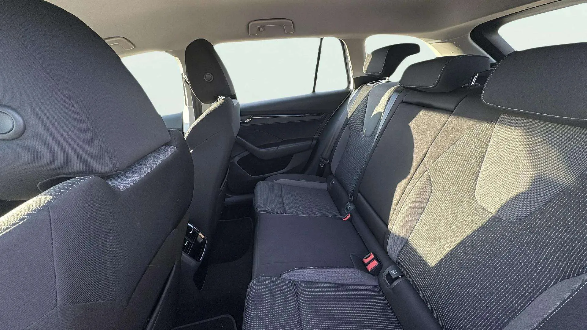 Škoda Octavia Combi 2.0 TDI DSG Ambition - foto 16