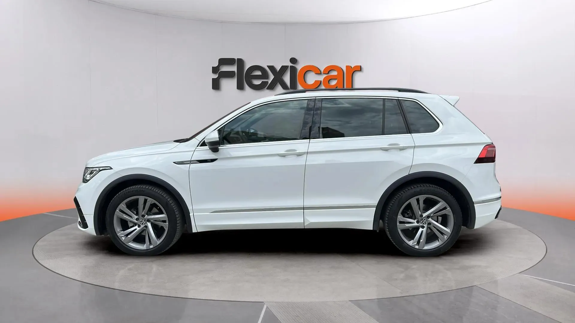 Volkswagen Tiguan R-Line 2.0 TDI DSG - foto 6