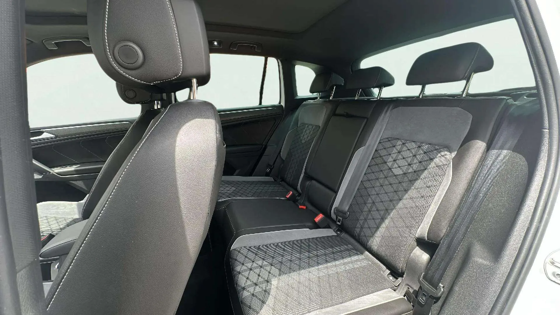 Volkswagen Tiguan R-Line 2.0 TDI DSG - foto 16
