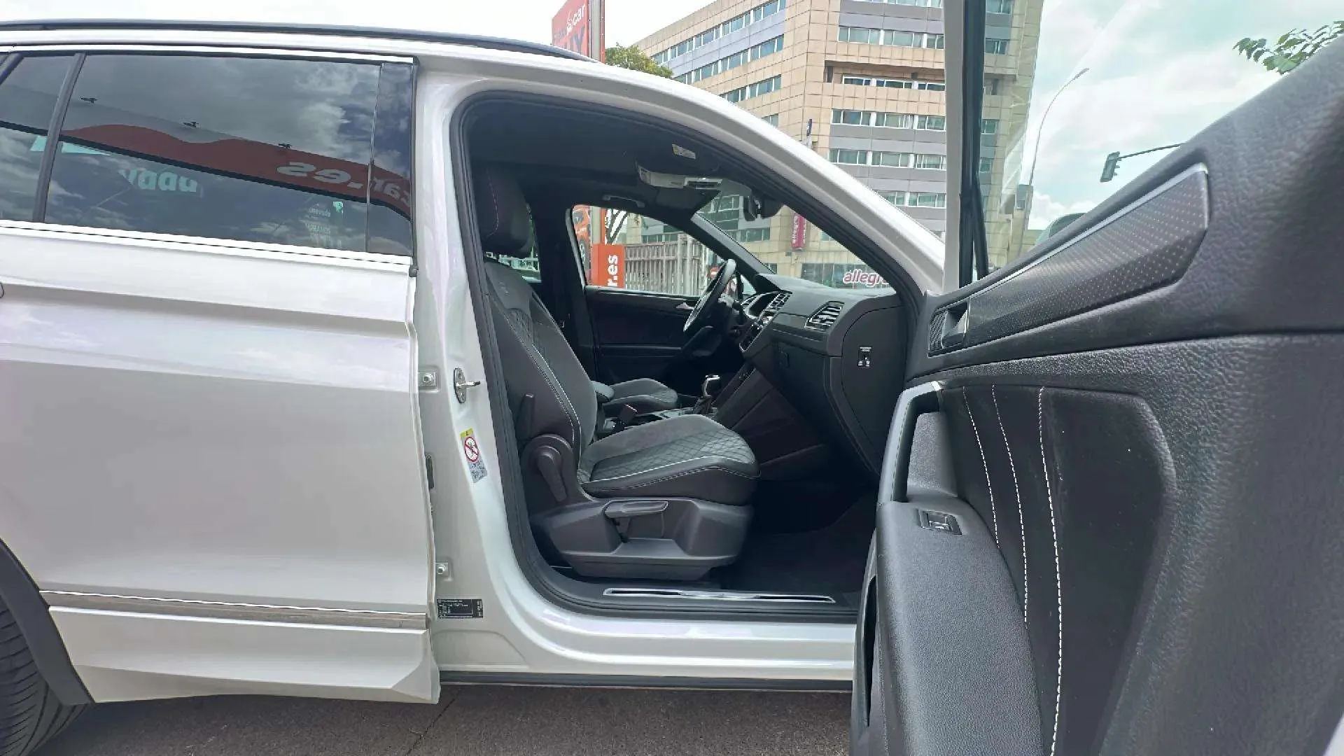 Volkswagen Tiguan R-Line 2.0 TDI DSG - foto 7