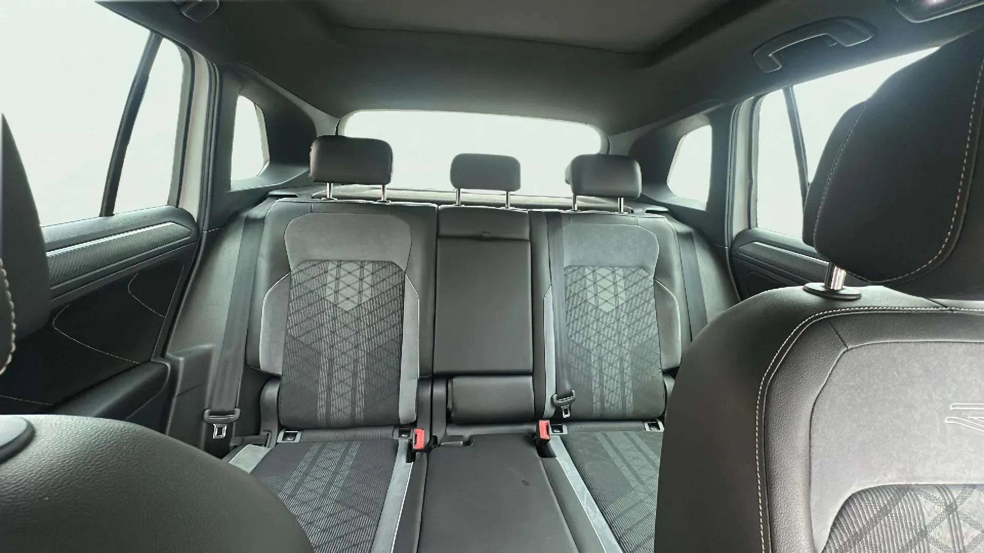Volkswagen Tiguan R-Line 2.0 TDI DSG - foto 17