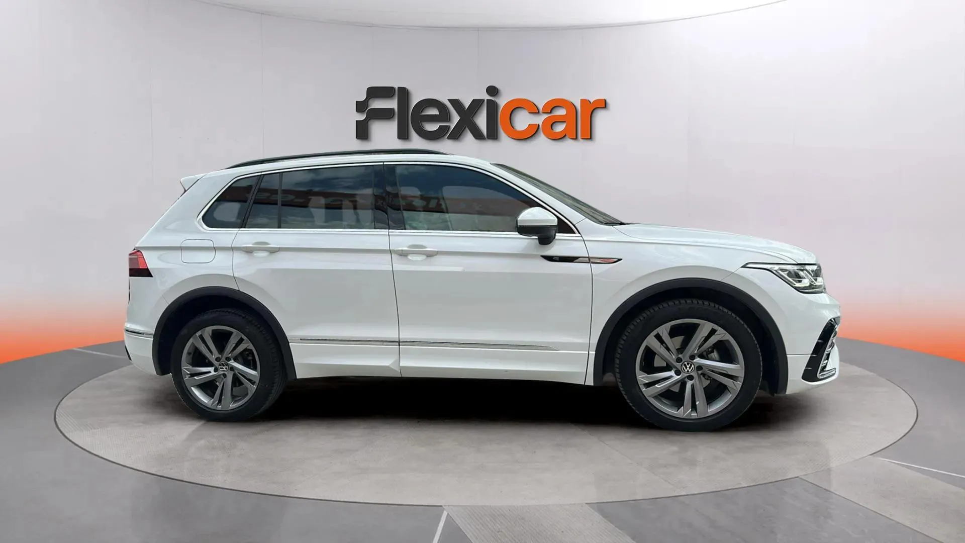 Volkswagen Tiguan R-Line 2.0 TDI DSG - foto 3