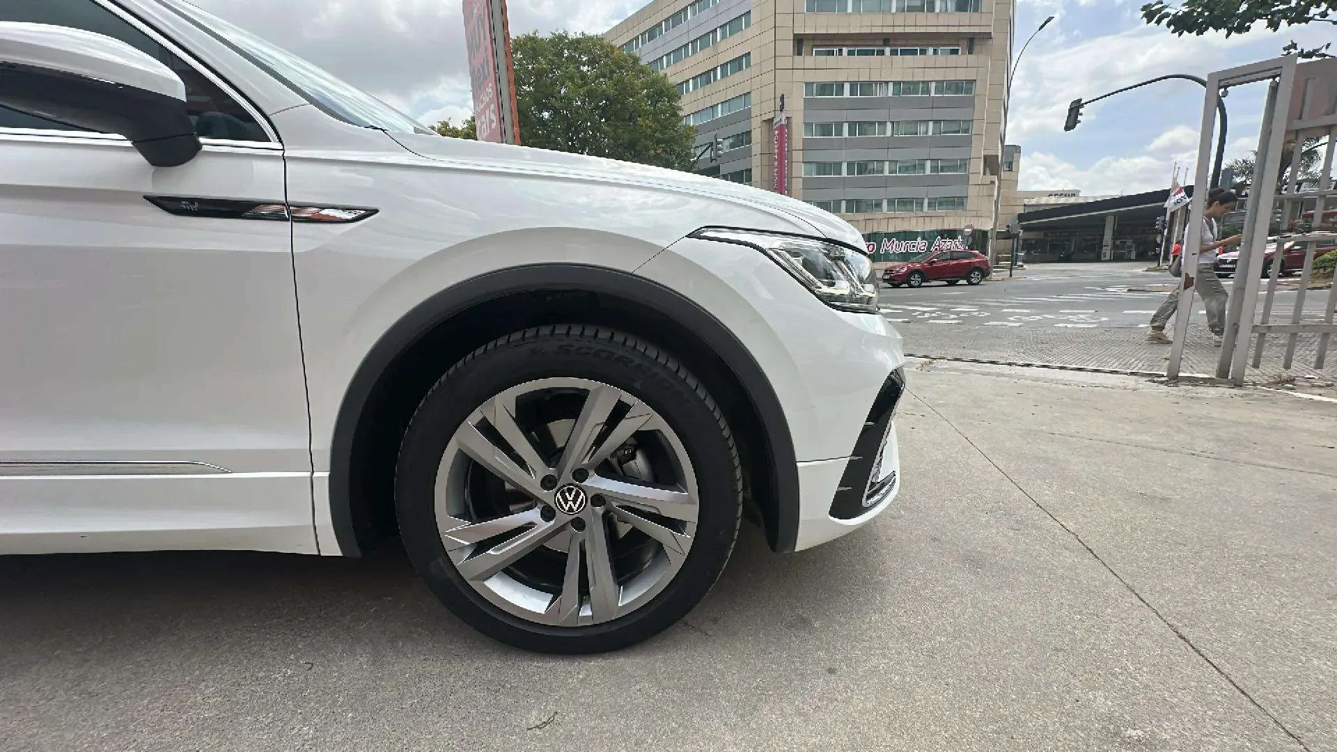 Volkswagen Tiguan R-Line 2.0 TDI DSG - foto 18