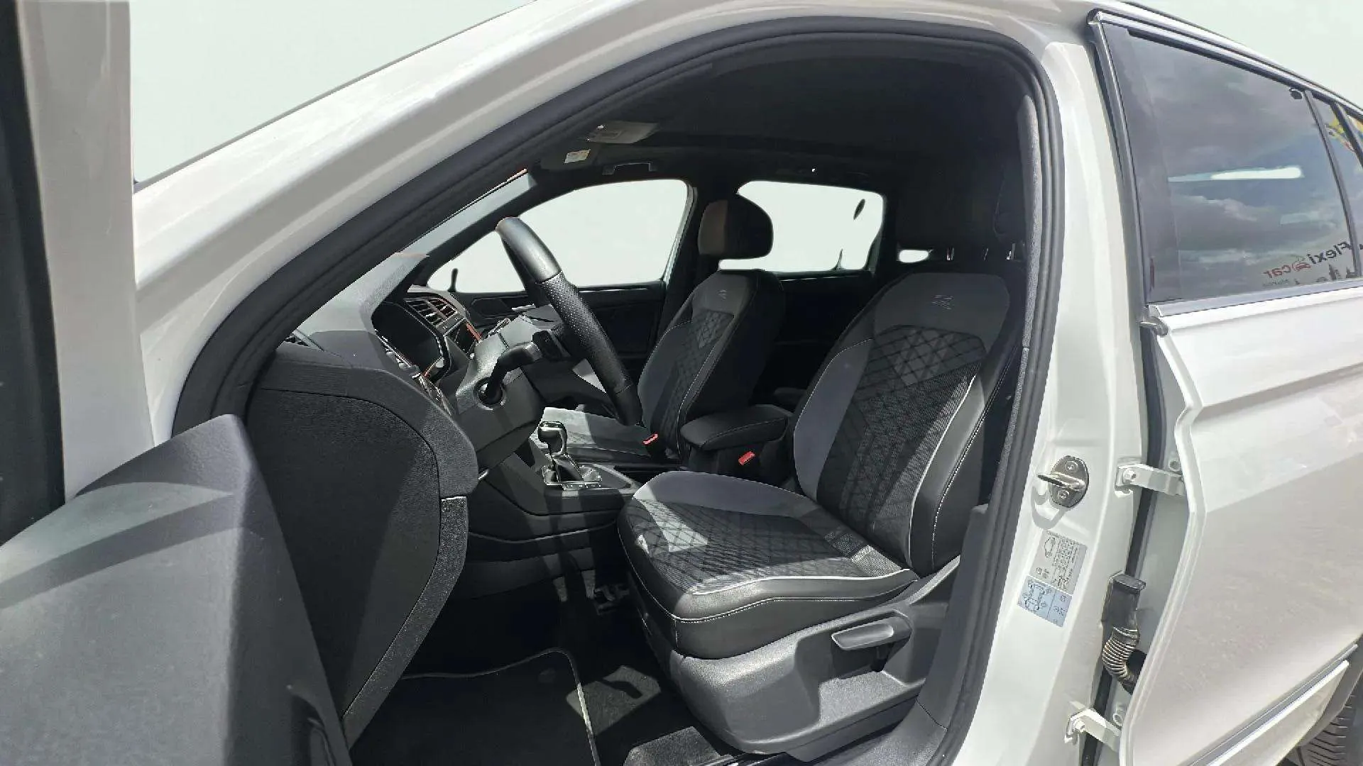 Volkswagen Tiguan R-Line 2.0 TDI DSG - foto 8