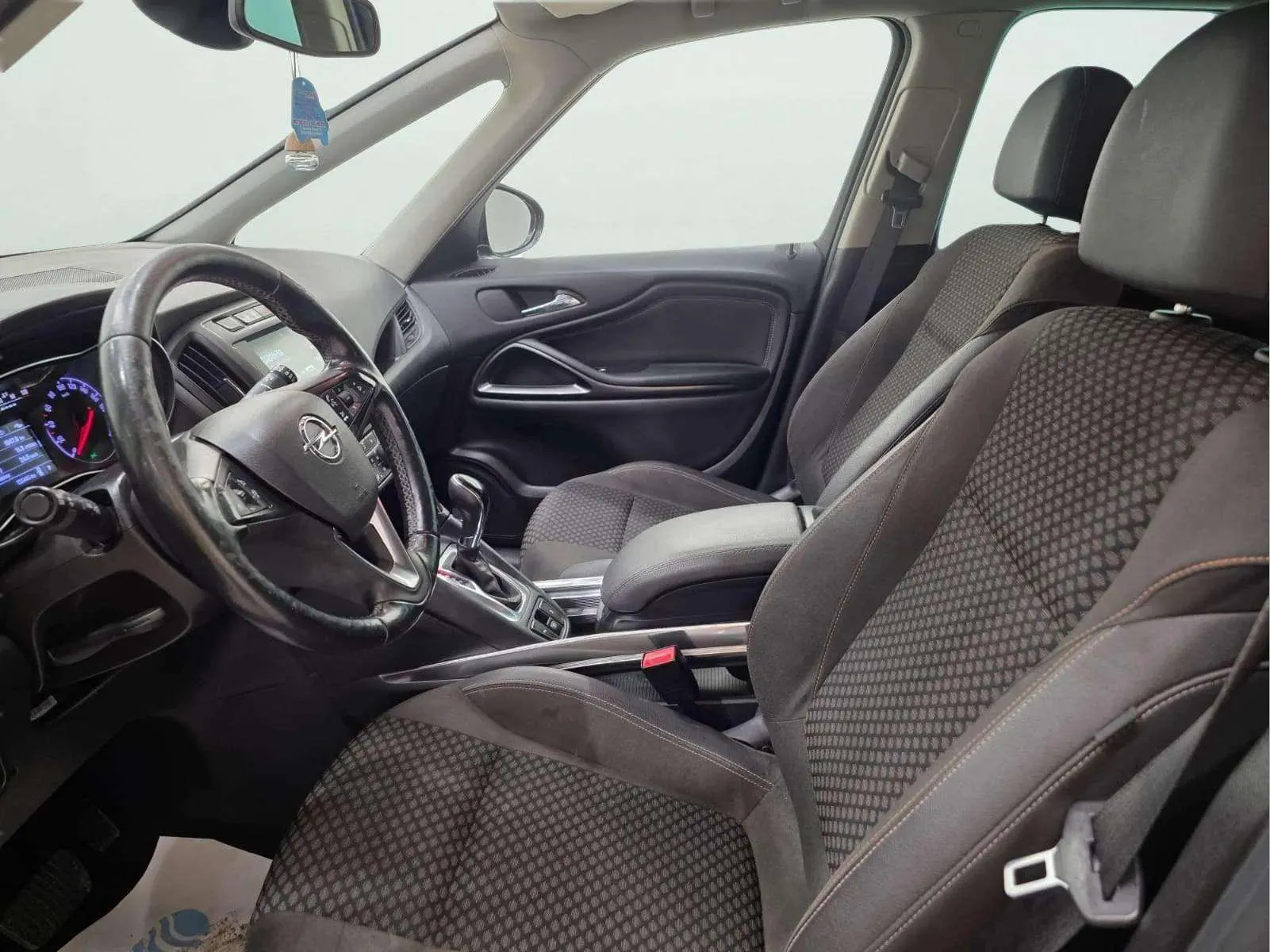 Opel Zafira 1.4 T Excellence 17 - foto 11