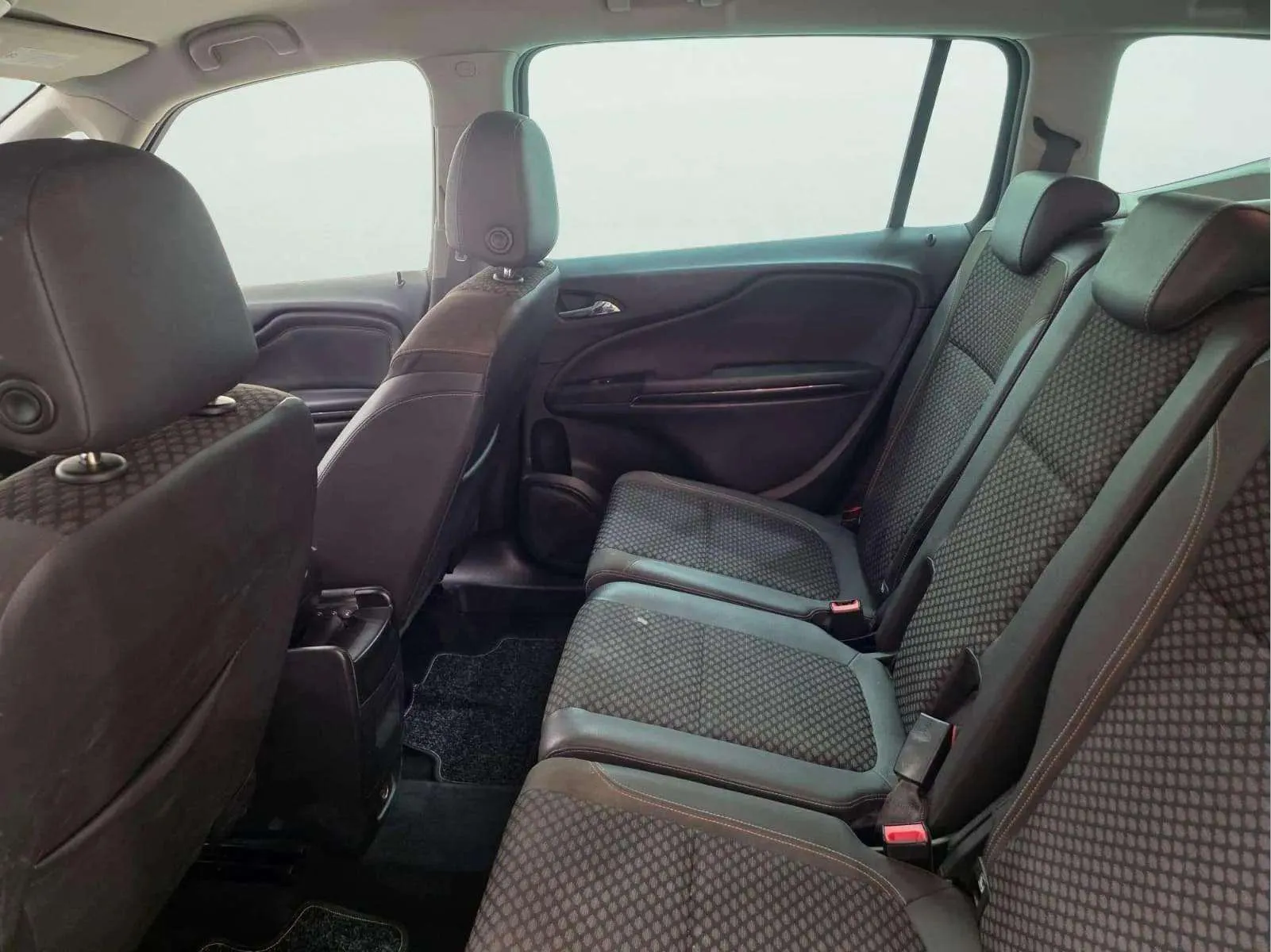 Opel Zafira 1.4 T Excellence 17 - foto 16