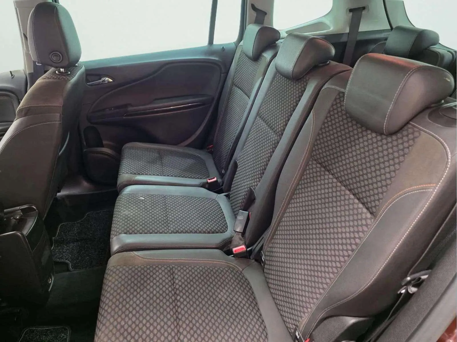 Opel Zafira 1.4 T Excellence 17 - foto 18