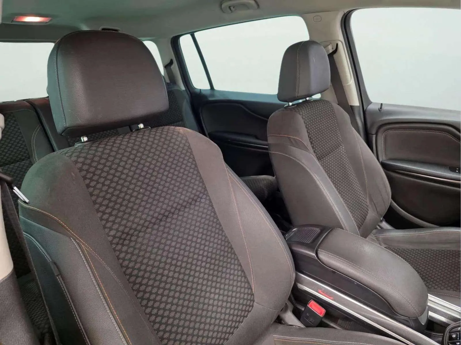 Opel Zafira 1.4 T Excellence 17 - foto 19