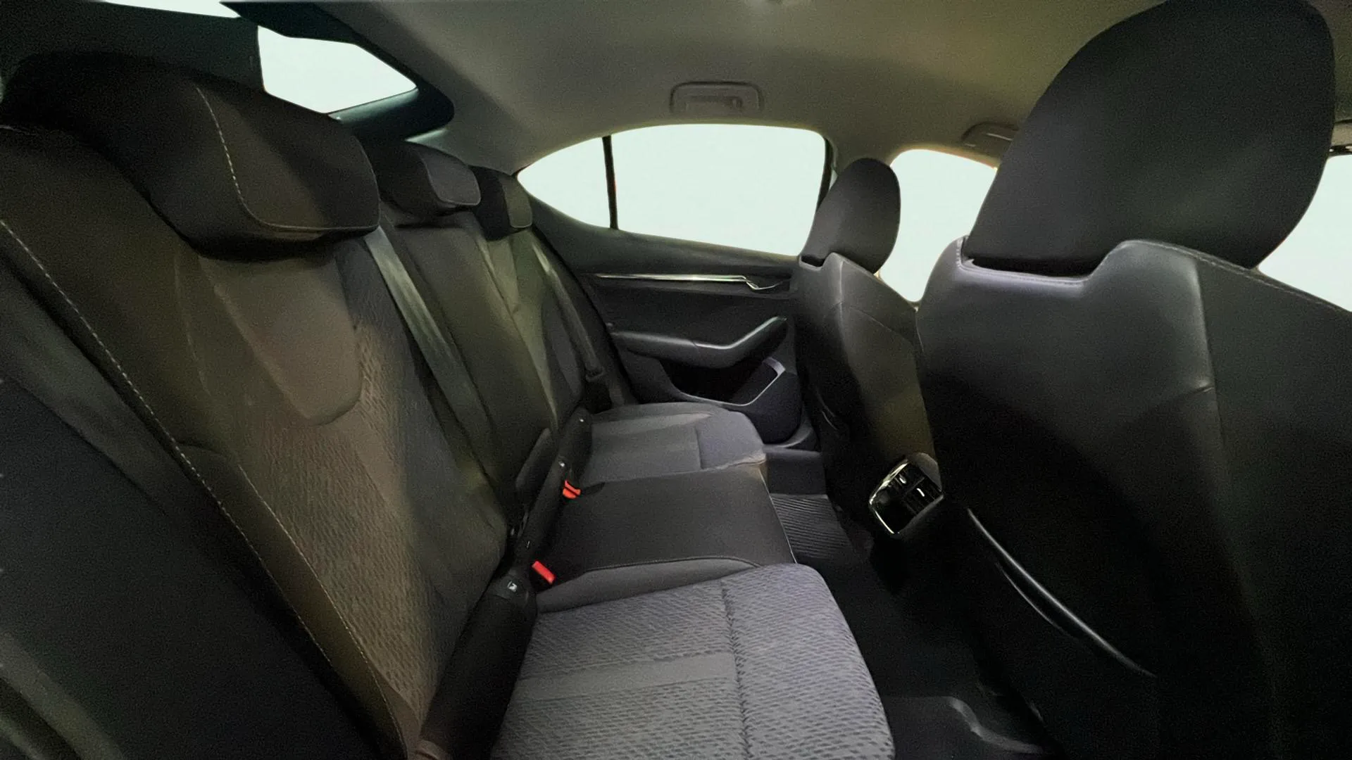 Škoda Octavia 1.4 TSI DSG PHEV Ambition - foto 17