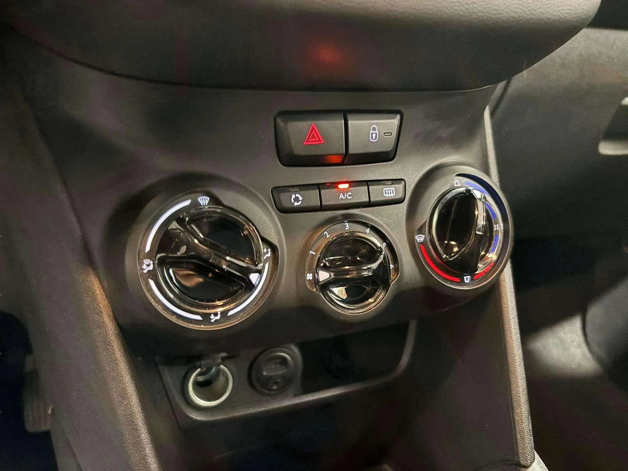 Peugeot 208 Access 1.2L PureTech - foto 14
