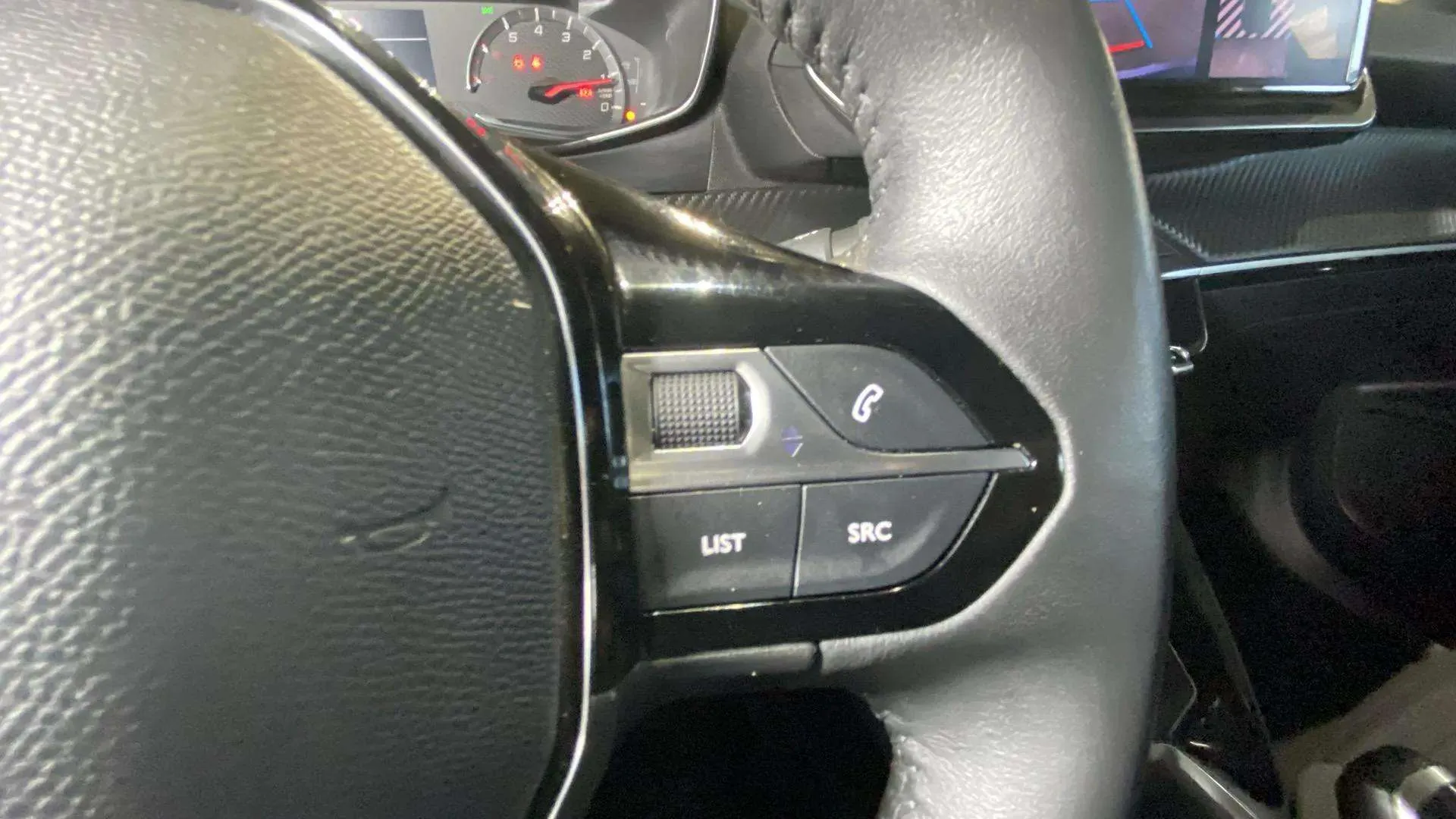 Peugeot 2008 Active Pack PureTech 100 - foto 24