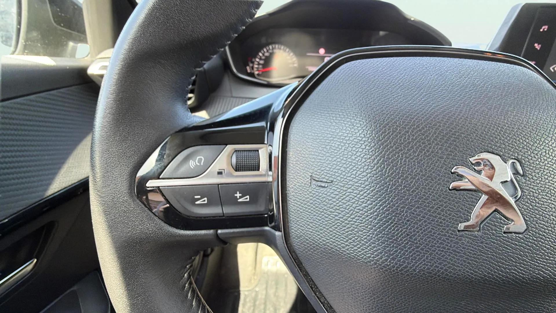 Peugeot 208 PureTech Allure - foto 15