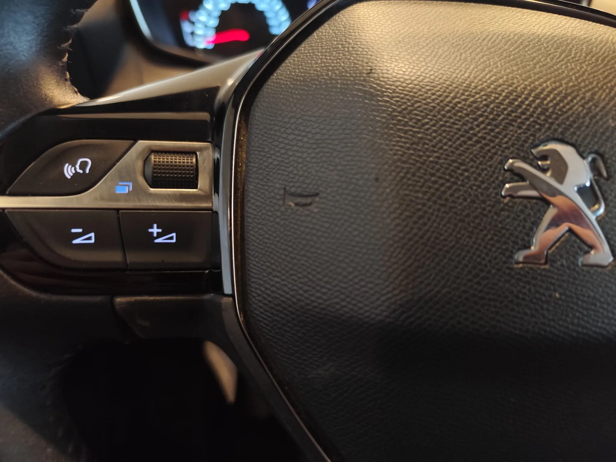 Peugeot 208 PureTech Allure - foto 11