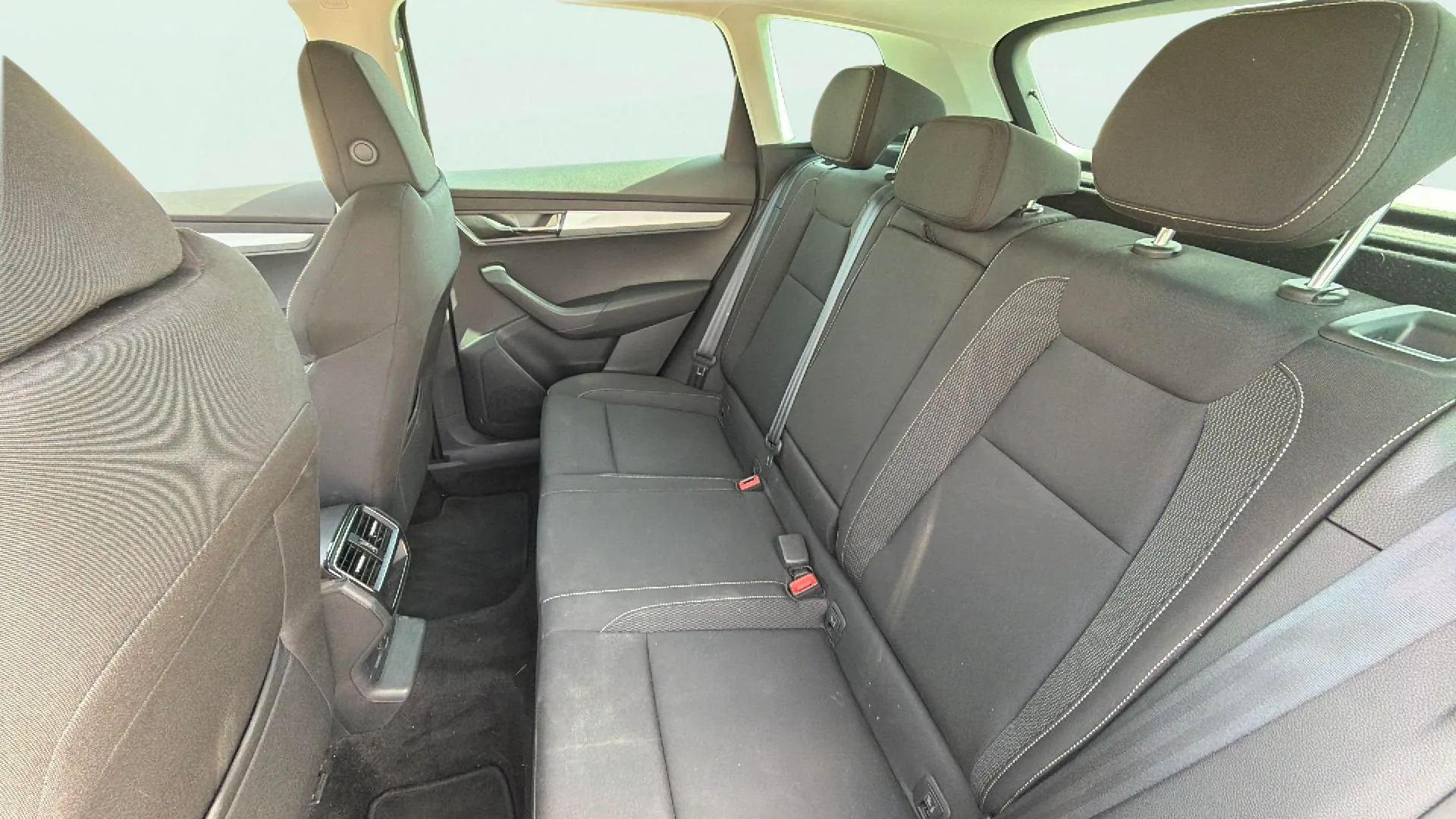 Škoda Karoq 2.0 TDI DSG 4x4 Ambition - foto 13