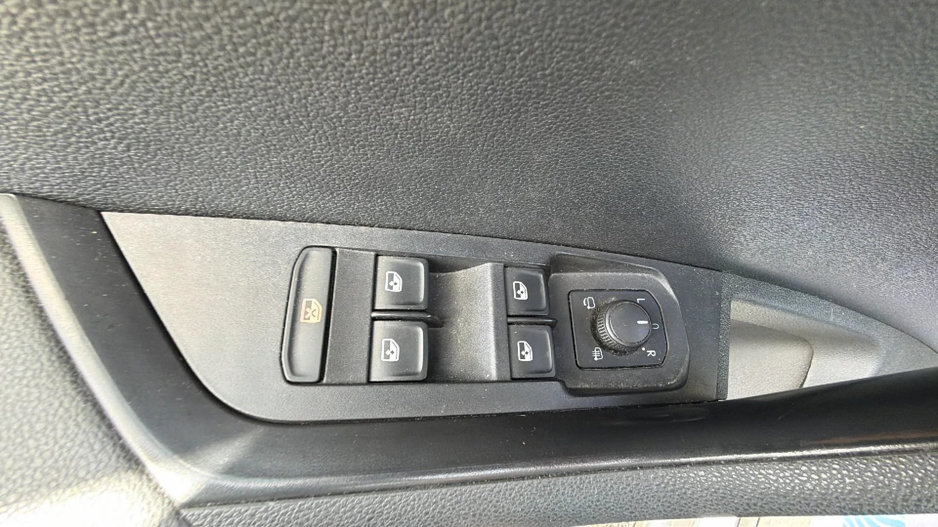 Škoda Karoq 2.0 TDI DSG 4x4 Ambition - foto 25