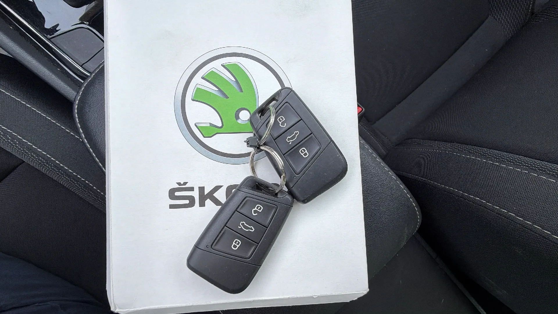 Škoda Karoq 2.0 TDI DSG 4x4 Ambition - foto 32
