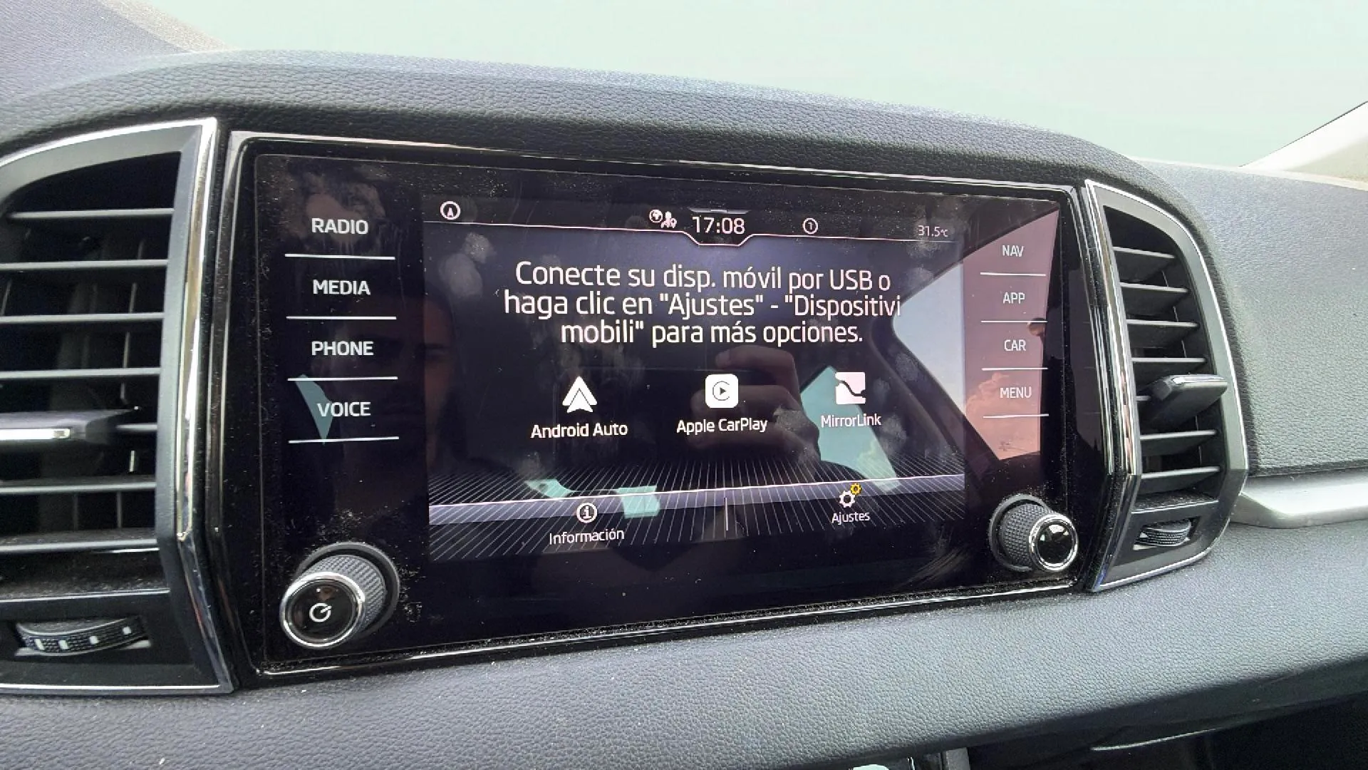 Škoda Karoq 2.0 TDI DSG 4x4 Ambition - foto 31