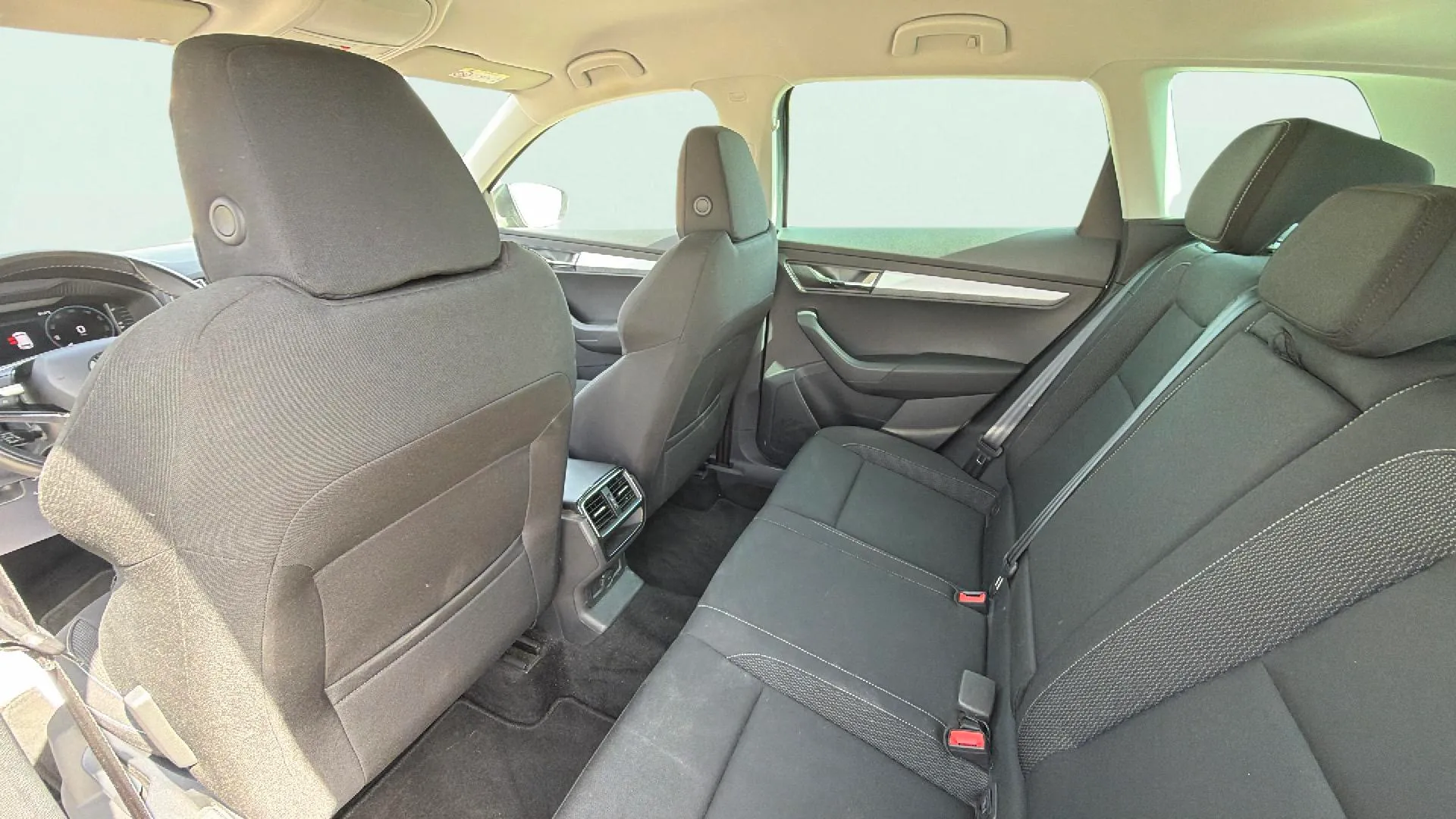 Škoda Karoq 2.0 TDI DSG 4x4 Ambition - foto 12