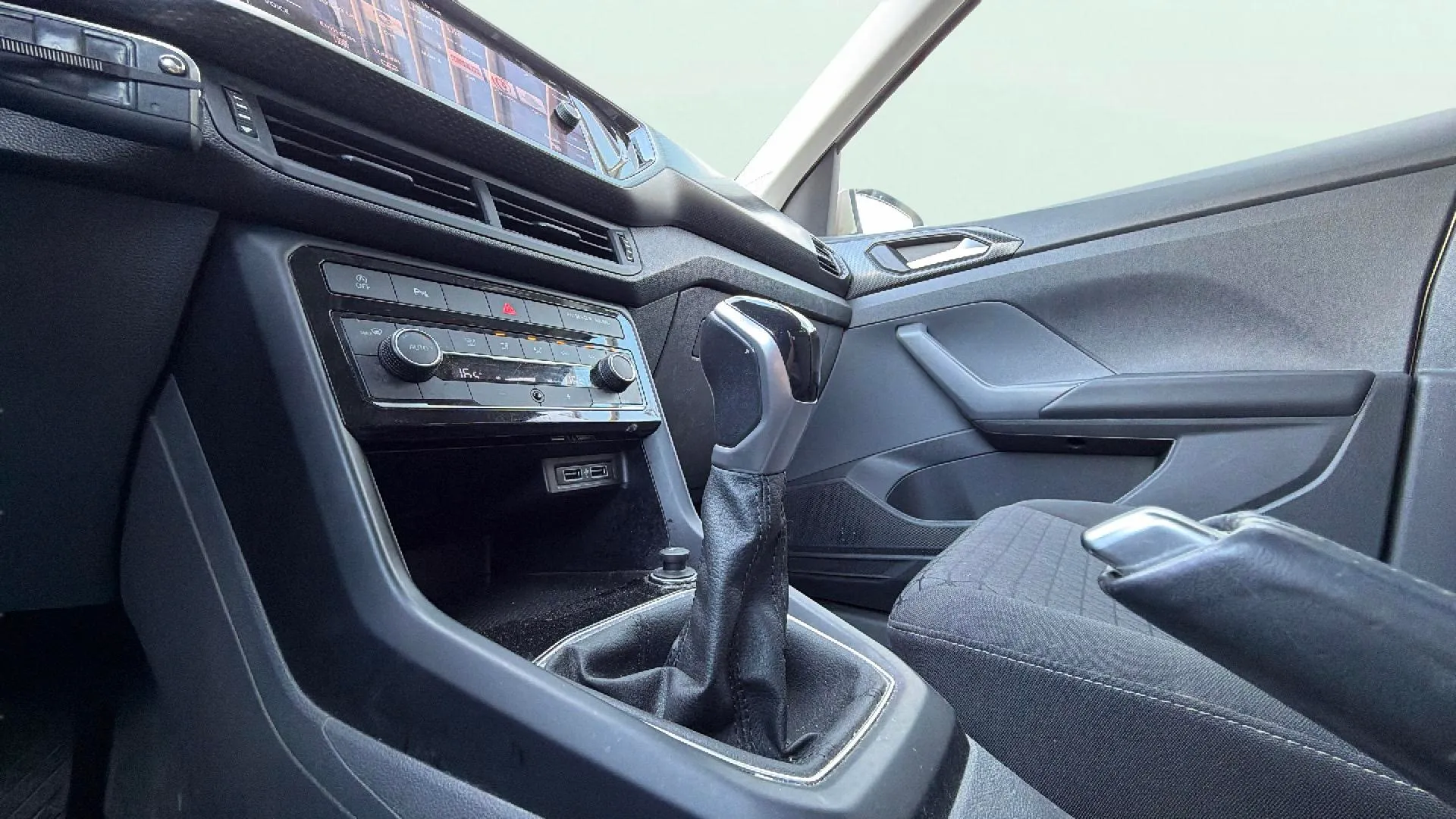 Volkswagen T-Cross Advance 1.0 TSI - foto 14