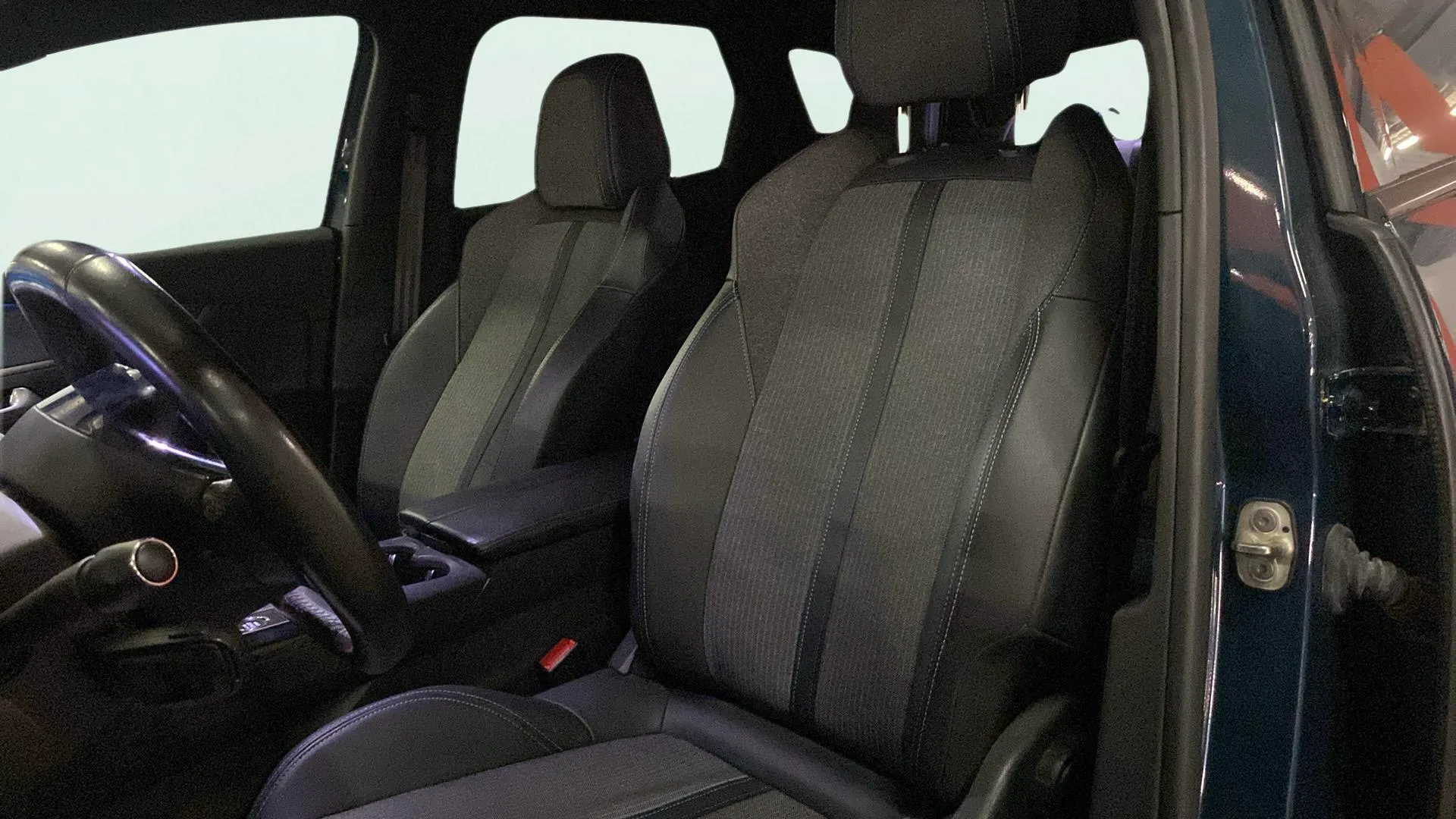 Peugeot 3008 1.2 PureTech Allure Pack - foto 27