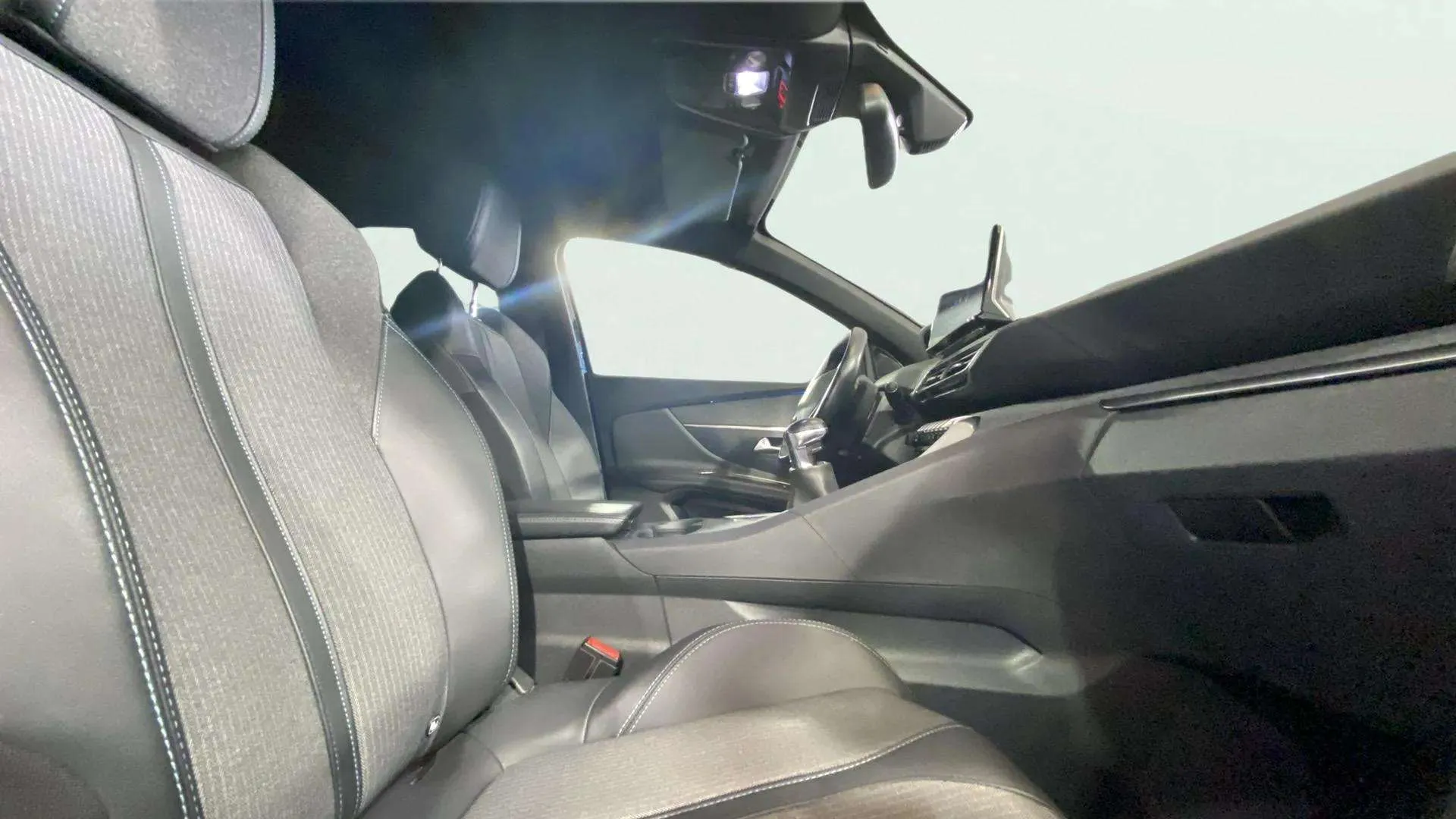 Peugeot 3008 1.2 PureTech Allure Pack - foto 12