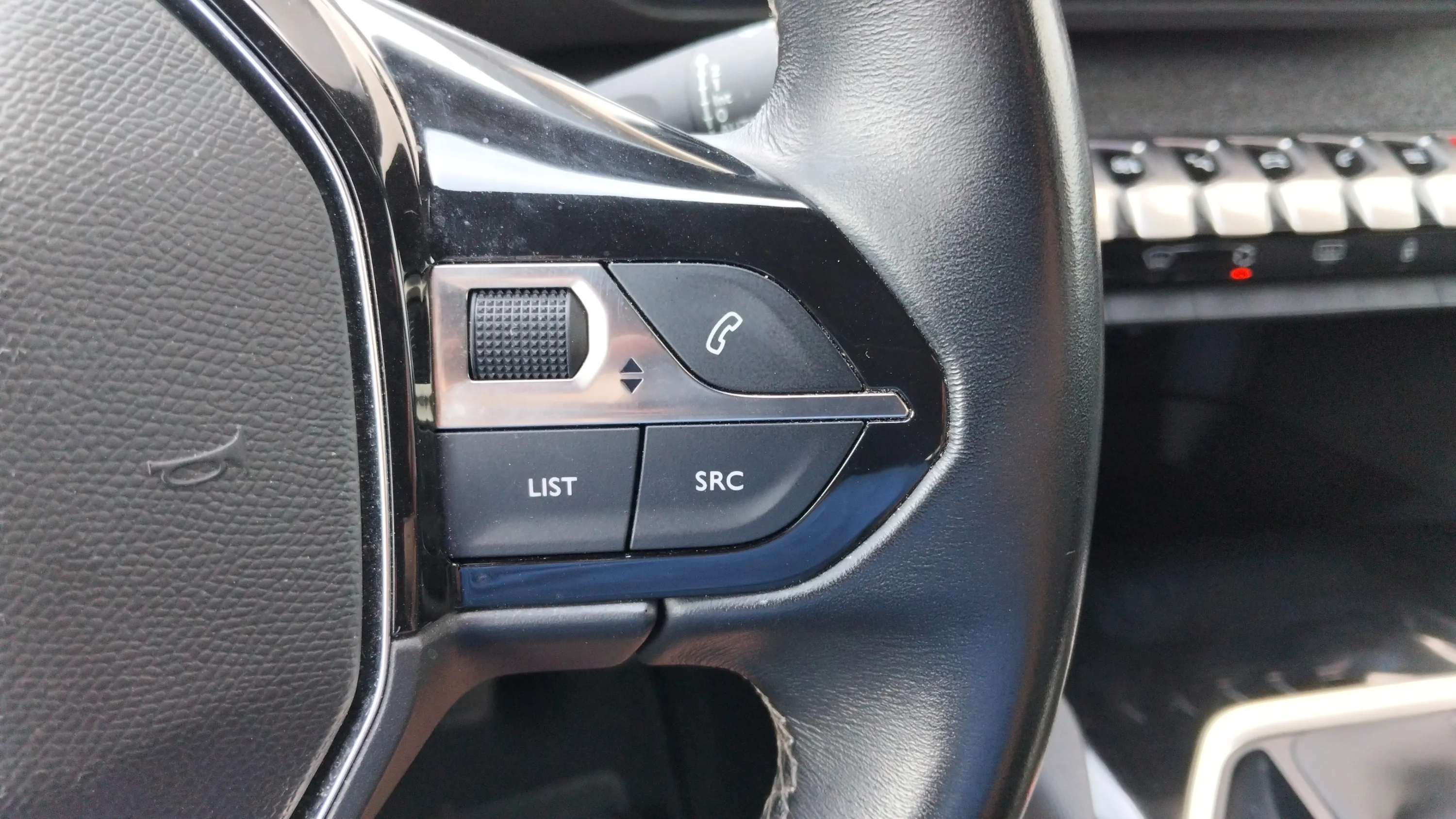 Peugeot 3008 1.2 PureTech Allure Pack - foto 27