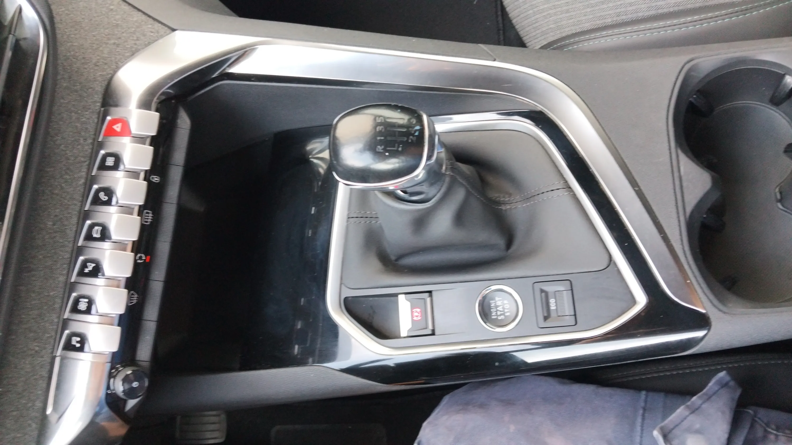 Peugeot 3008 1.2 PureTech Allure Pack - foto 23