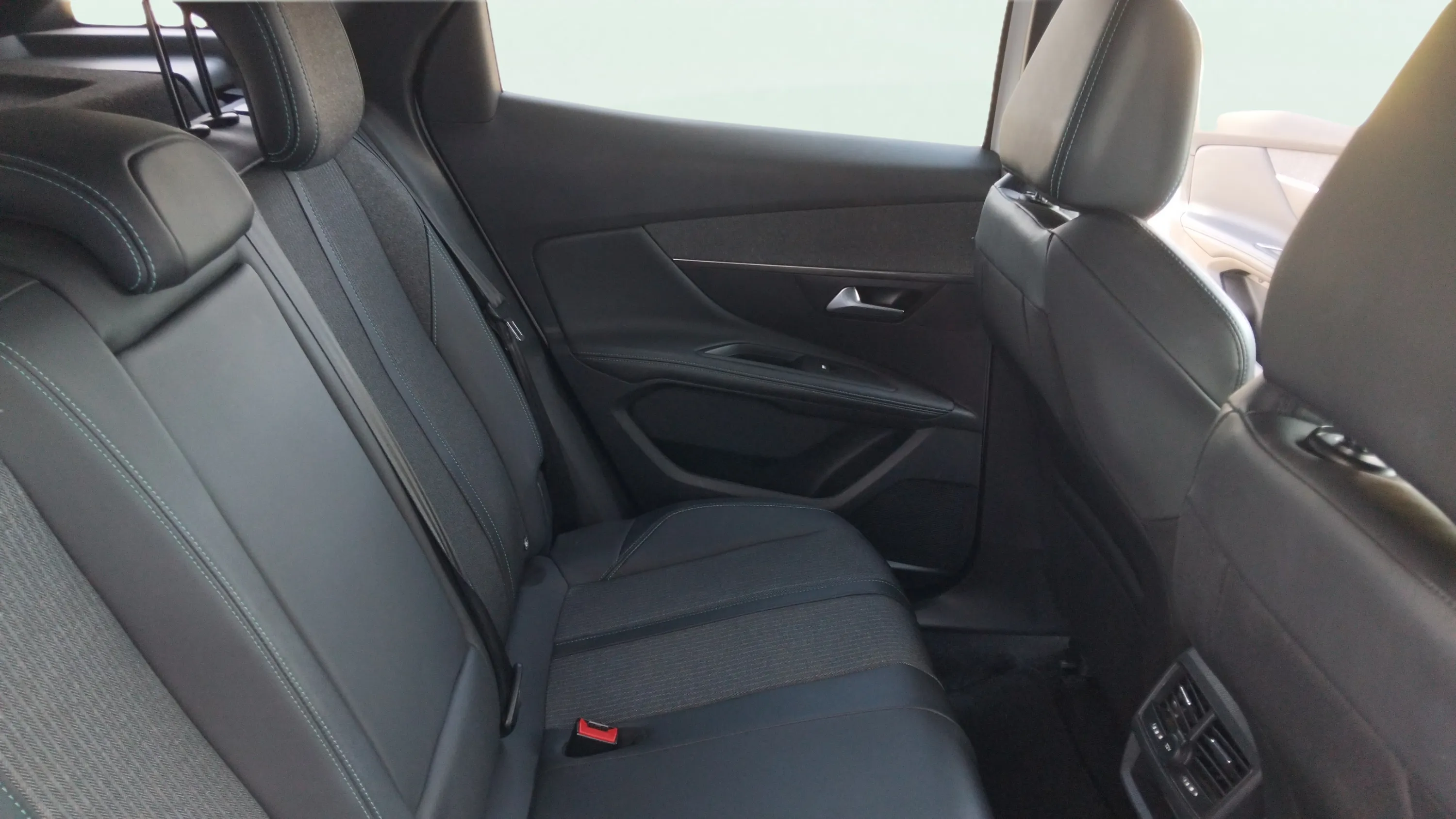 Peugeot 3008 1.2 PureTech Allure Pack - foto 16